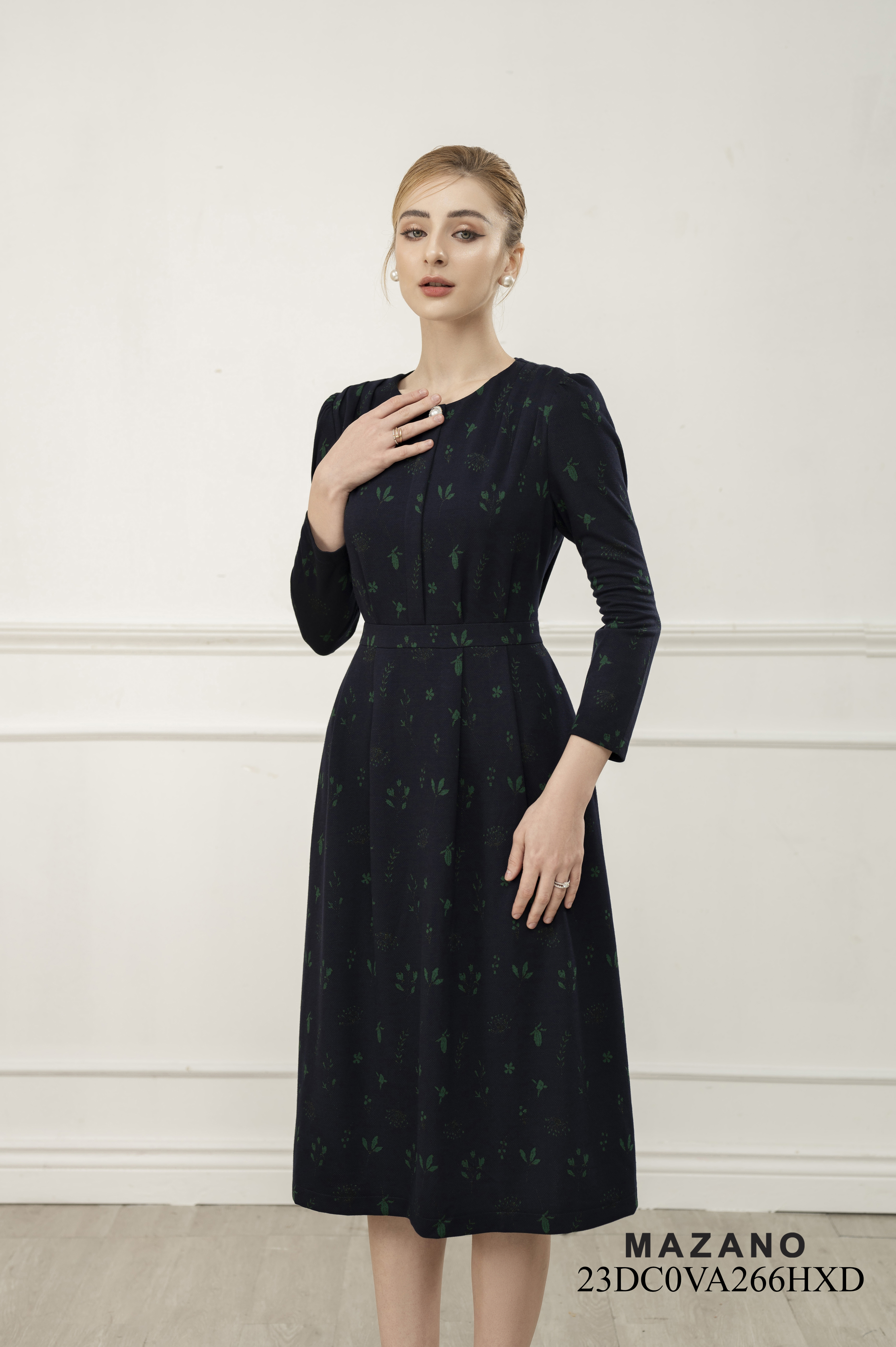 Đầm Dạ Xếp Ly Cổ Đính Cúc Đá_thumbnail_2