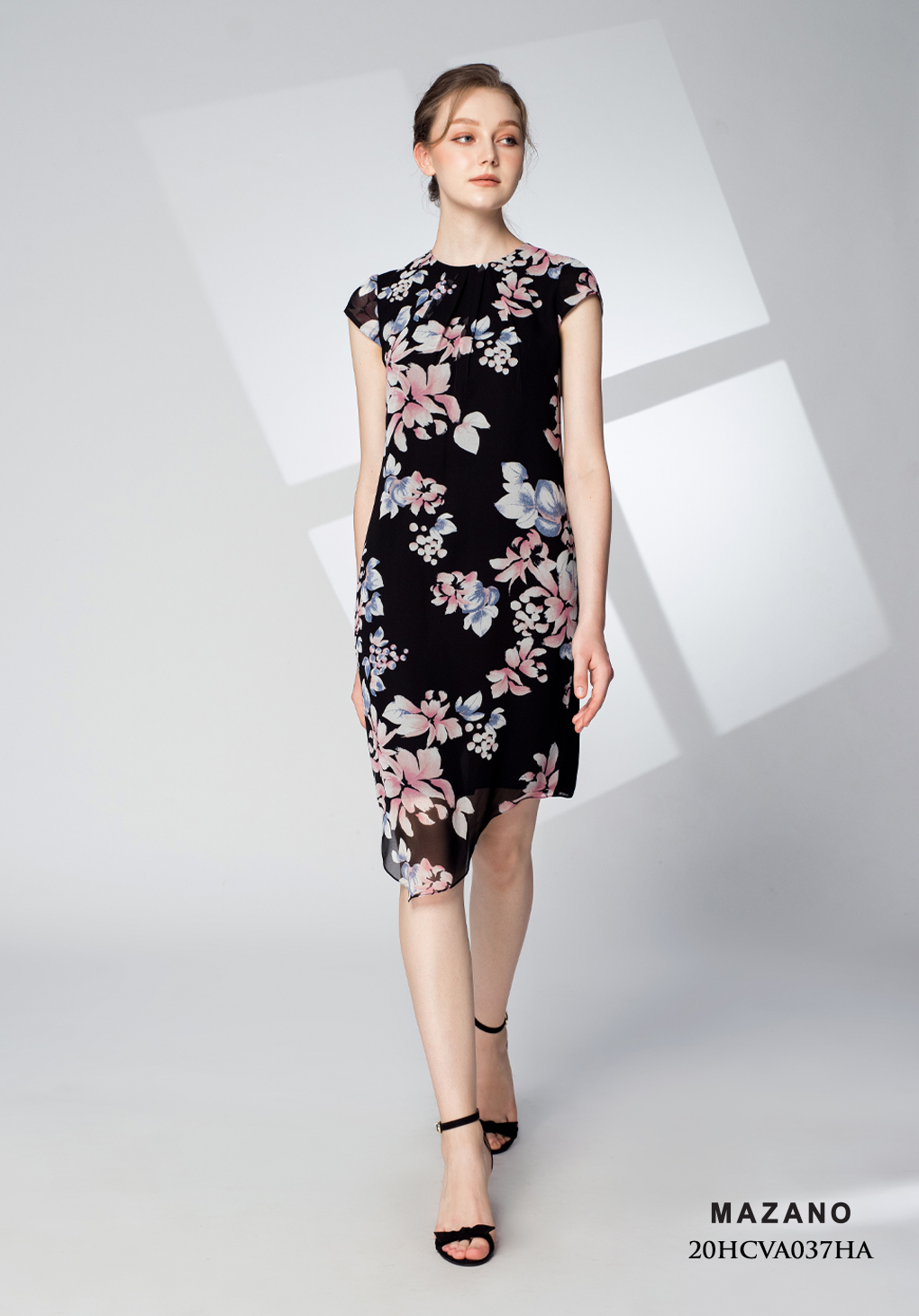 Đầm đen họa tiết mullet cách điệu