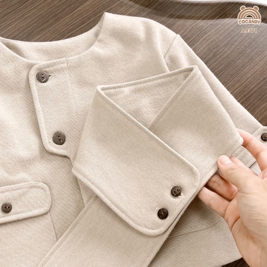 Áo khoác NÂU NHẠT 2 túi nắp cúc +khăn_thumbnail_3