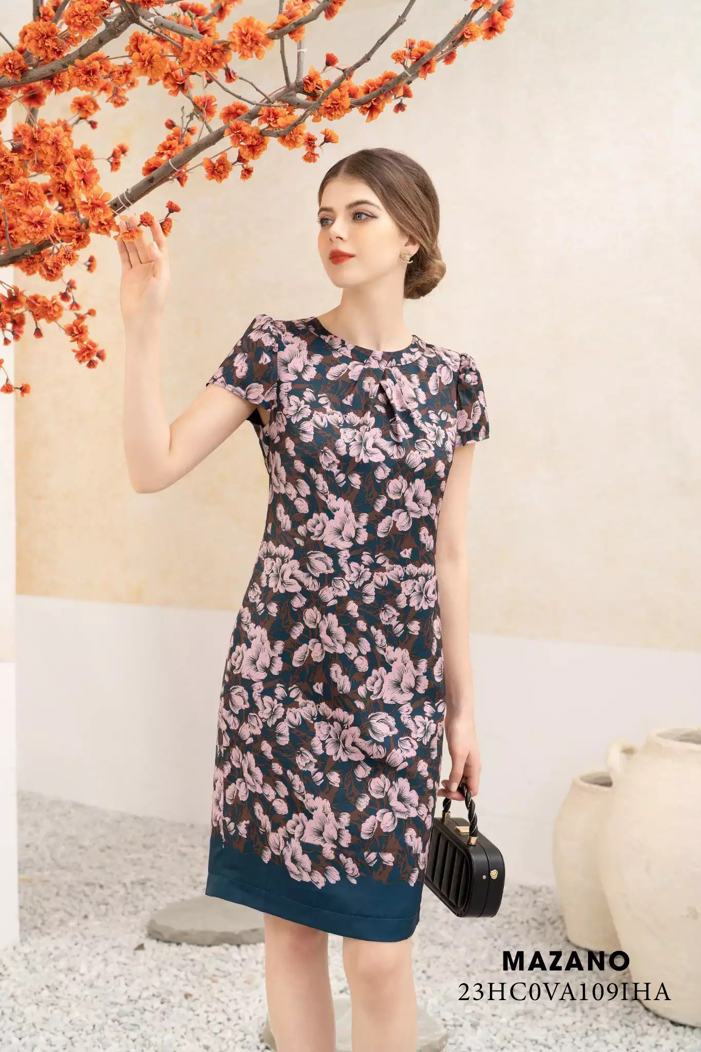 Váy Đầm Suông Vải lụa dày Hoạ tiết hoa cách điệu Cổ tròn xếp ly Tay ngắn Dài đến gối_thumbnail_0