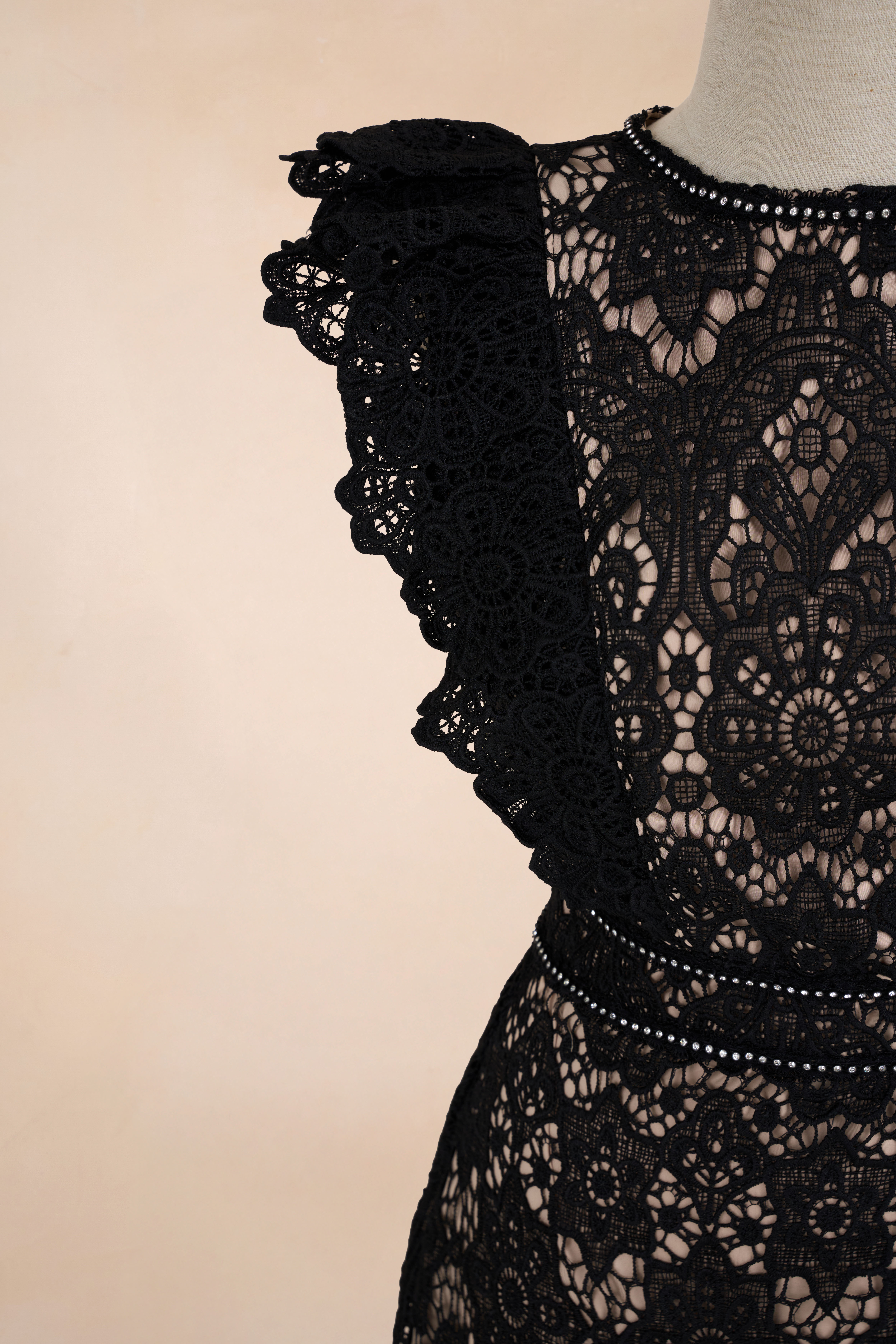 Đầm Chữ A Cánh Tiên Đính Đá Hoạt Tiết Ren_thumbnail_3