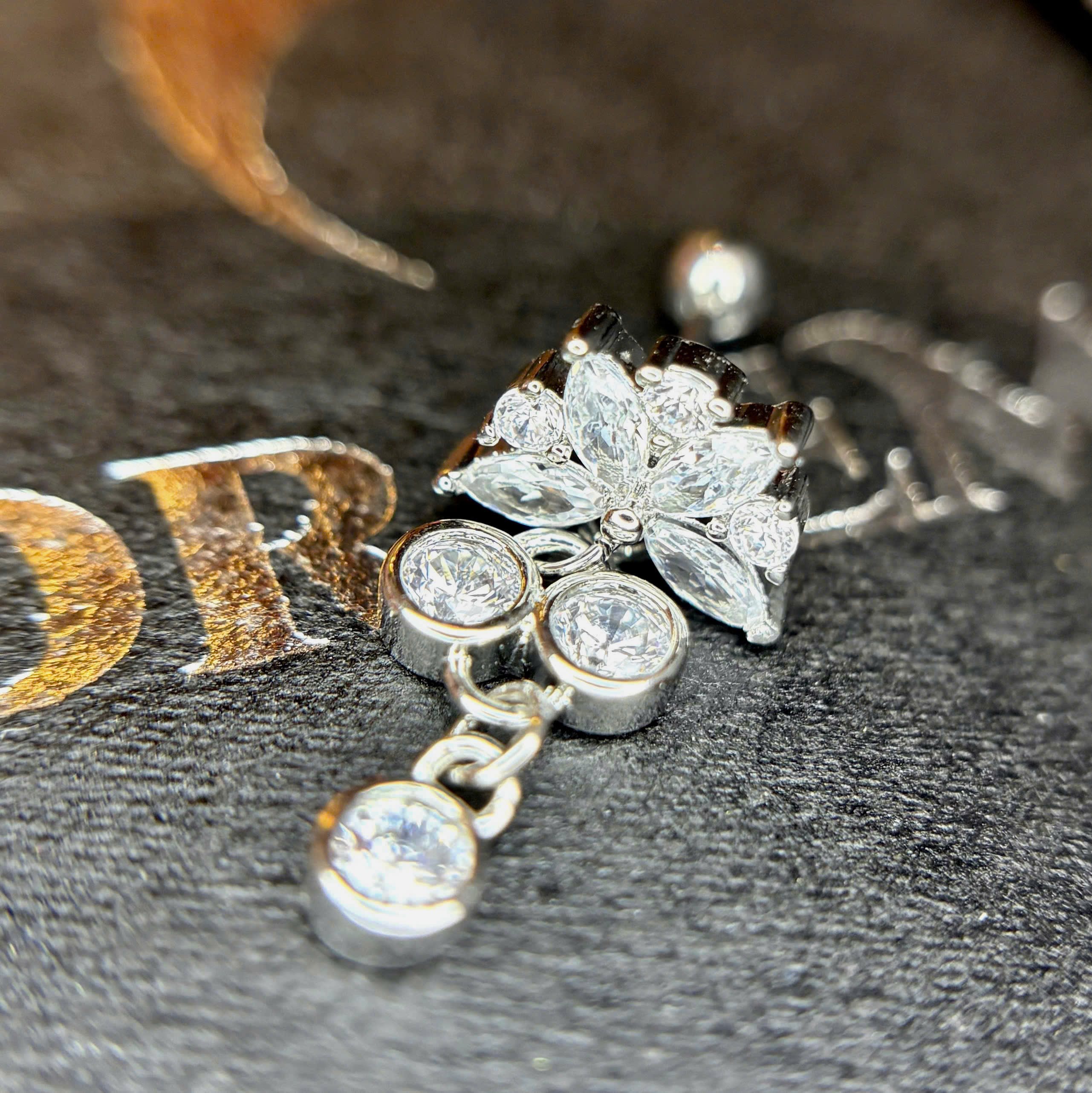 Khuyên kiểu rơi 3 đá tròn bi_thumbnail_3