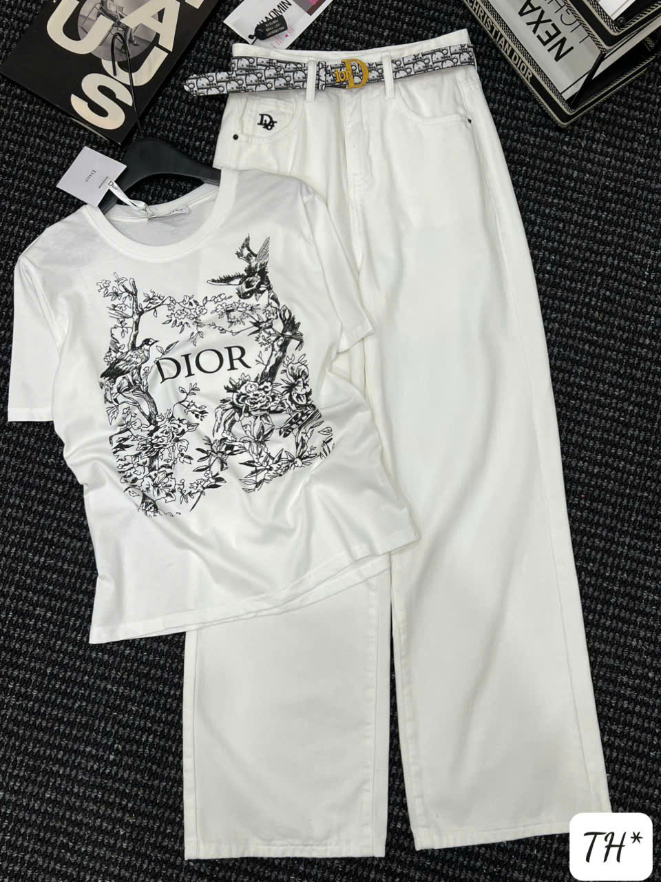 🆘 HÀNG VỀ 🆘  🌹 Set quần bò Dior trắng  👌Size: SML.  💰Áo: 250k. 💰Quần: 330k @All 