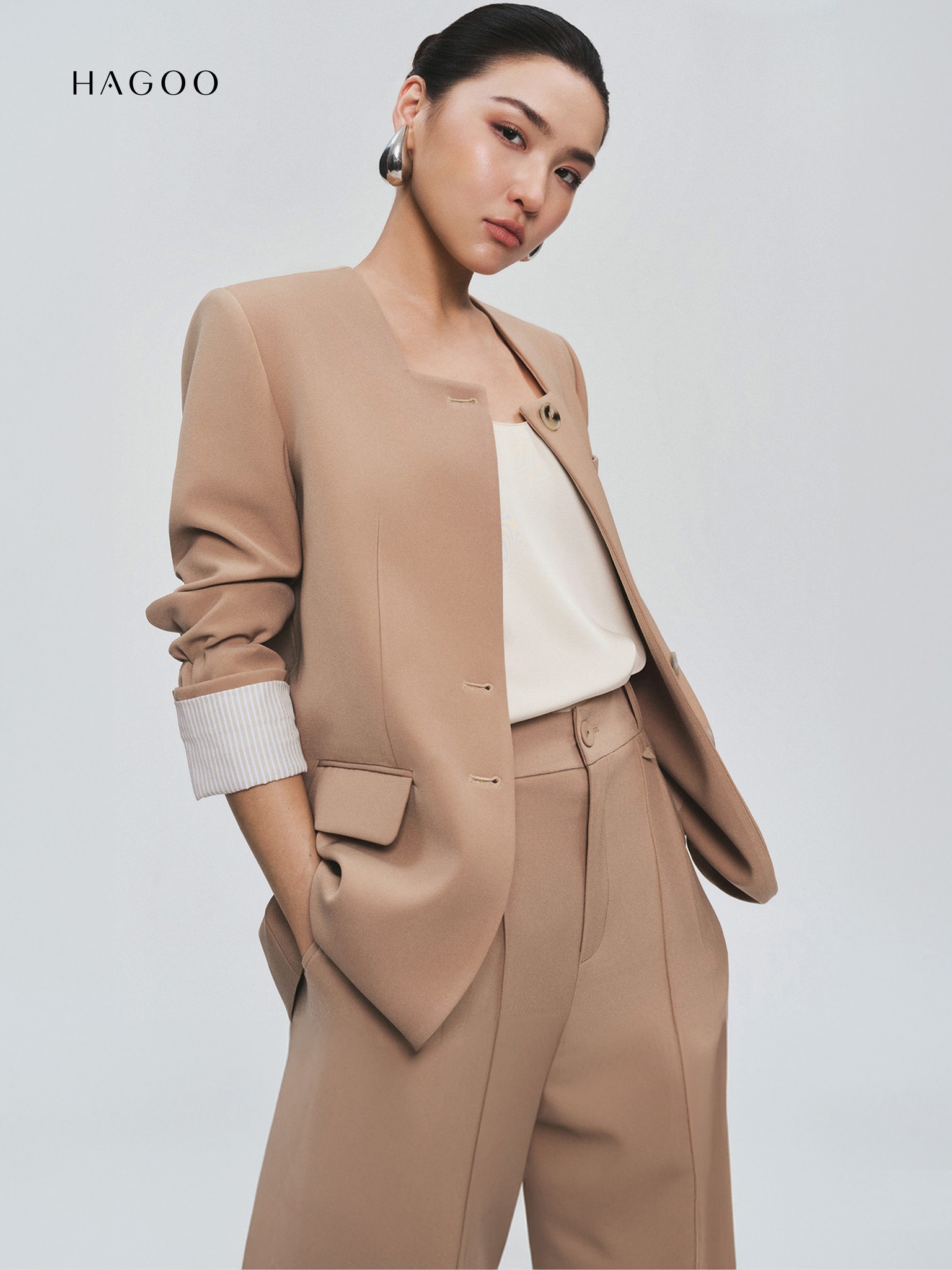 Blazer cổ U vuông phối đáp tay HAGOO