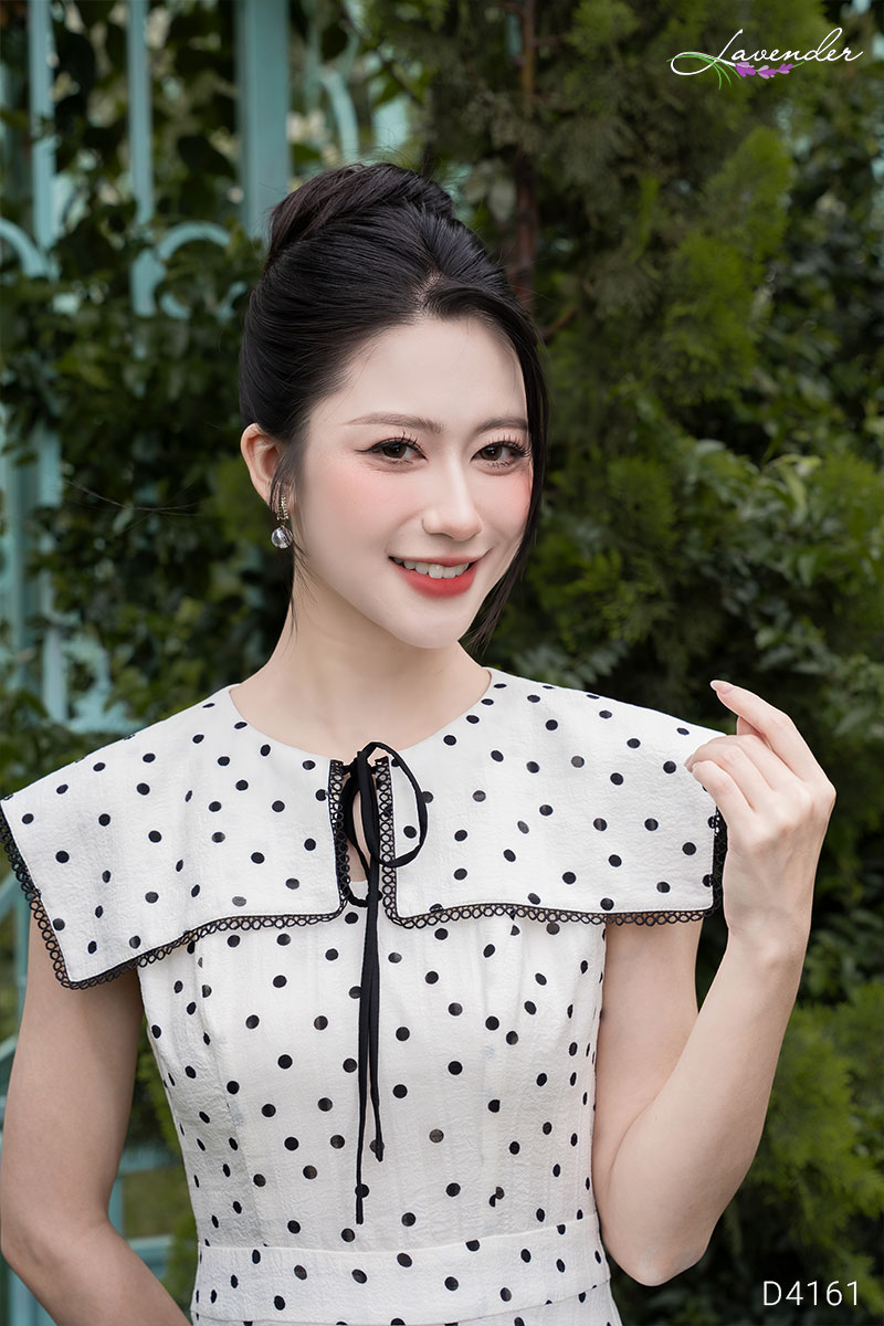 Đầm cổ vuông chấm bi trắng D4161_thumbnail_4