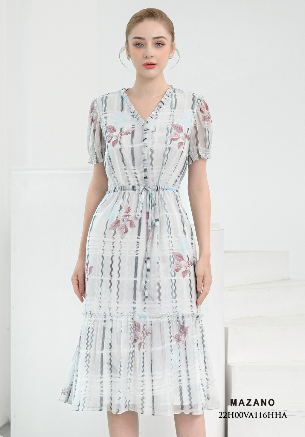 Đầm họa tiết thắt dây chân xòe