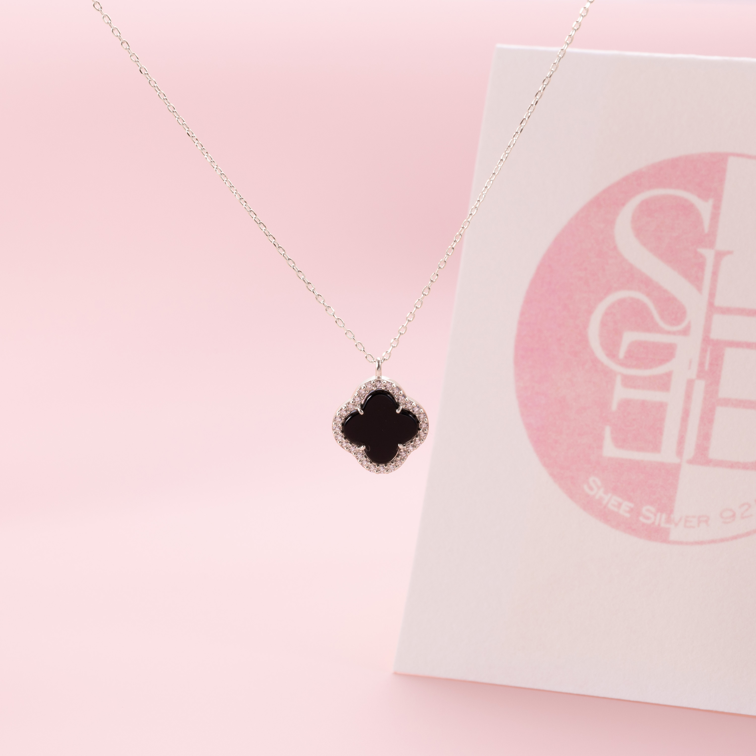 Vòng cổ bạc Shee Silver 925 hình cỏ bốn lá hai mặt đen trắng đính đá – biểu tượng may mắn DC005_thumbnail_2