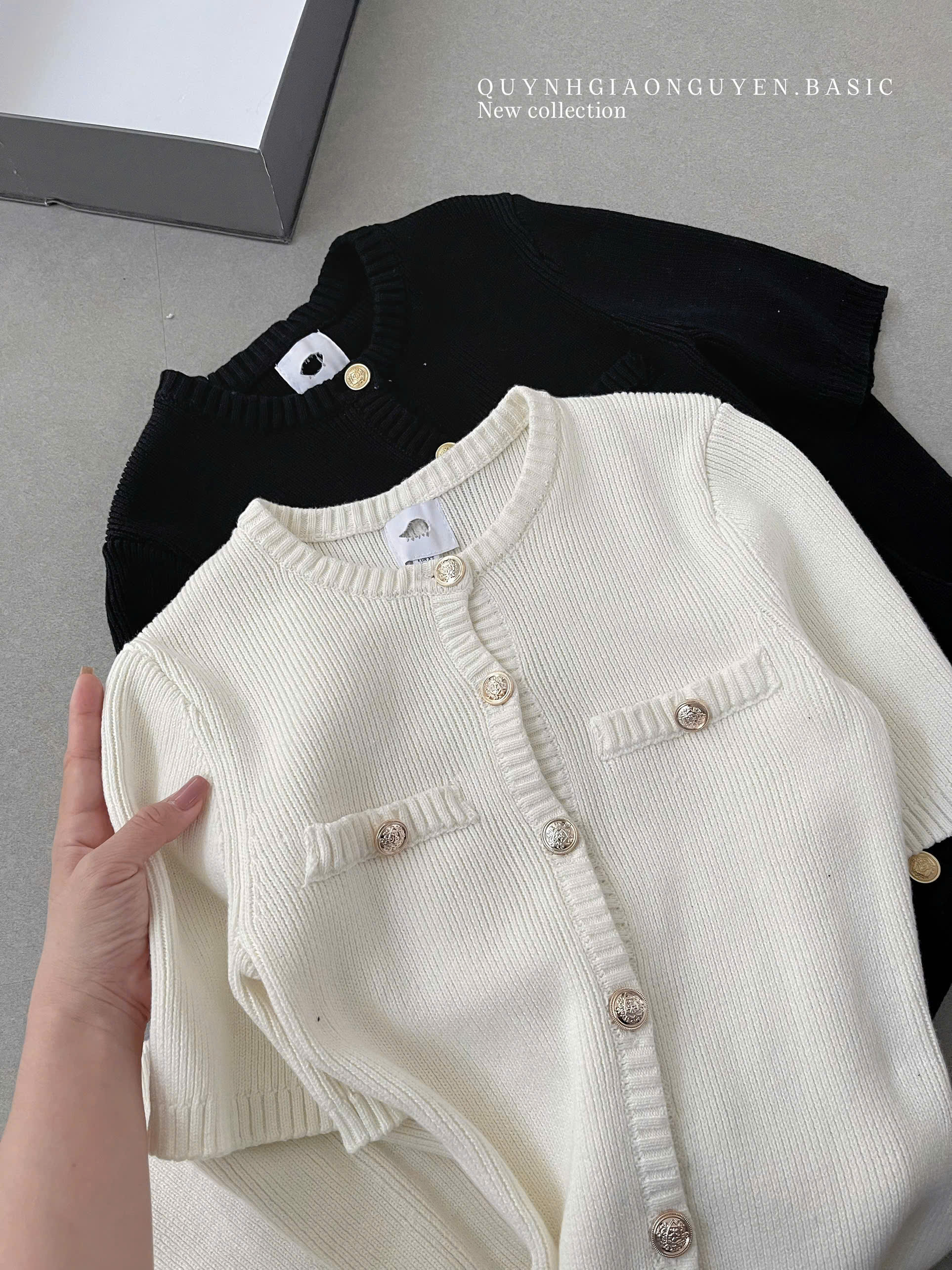 Đầm len gân phối cúc ( ĐEN )_thumbnail_2