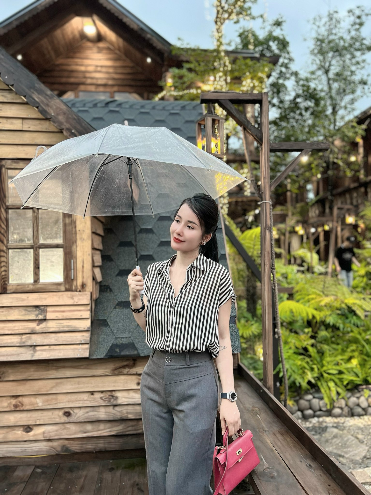 Áo Sơ Mi Tay Ngắn Kẻ Sọc Thiết Kế Đơn Giản_thumbnail_2