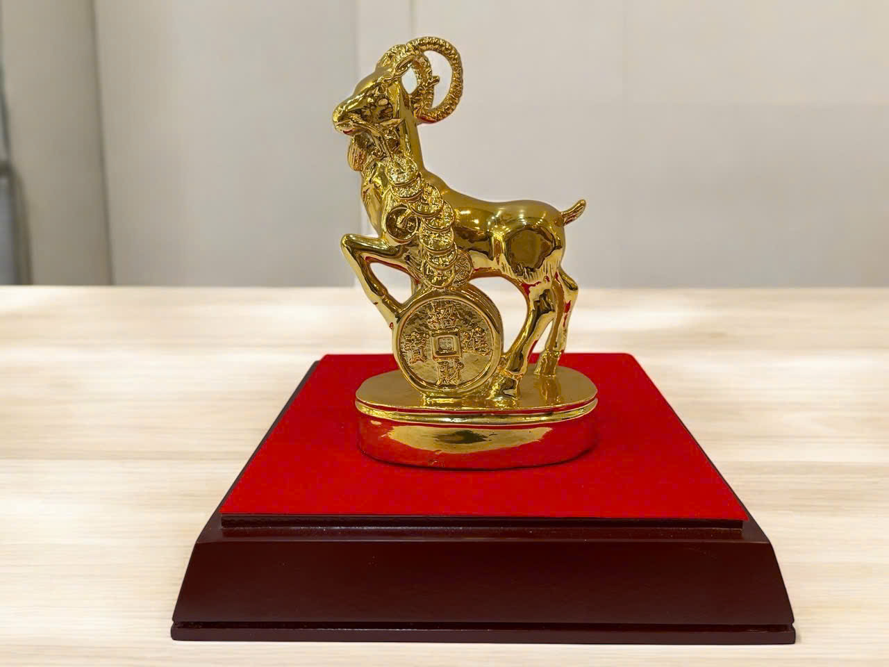 Tượng phong thủy dê mạ vàng_thumbnail_2
