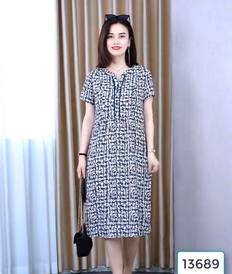 13689-Đầm suông in hoa cổ  V cách điệu( lụa in, có túi,  một lớp )_thumbnail_0