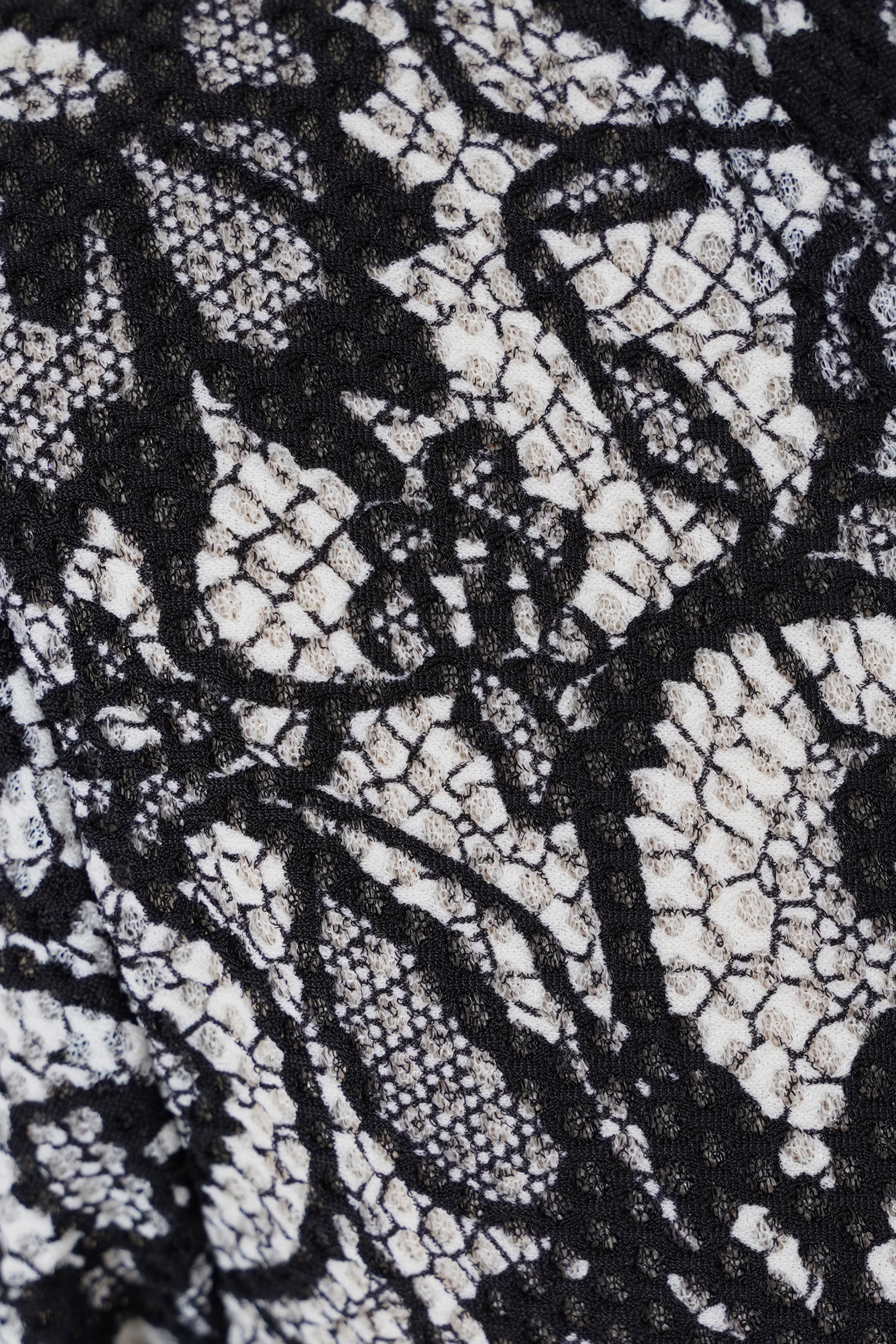 Áo Thun Lưới Cổ V Tay Dài_thumbnail_2