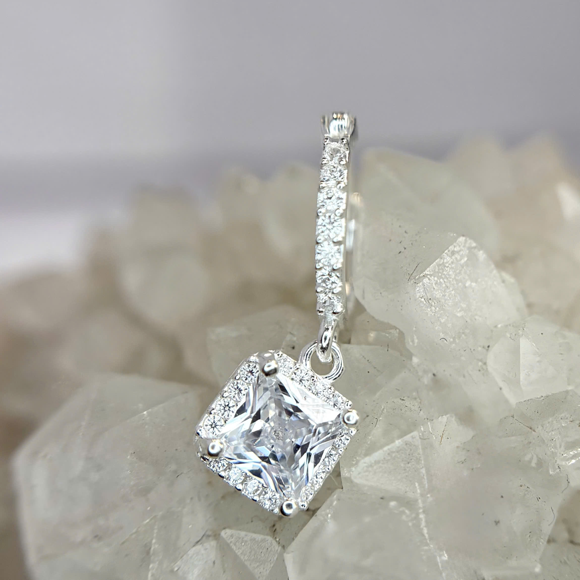 Khuyên vòng bạc xi kim rơi đá lớn vuông_thumbnail_1