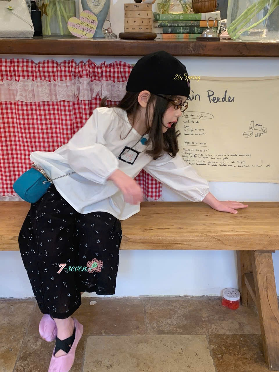 (H21) Áo thô trắng thêu ngực Seven