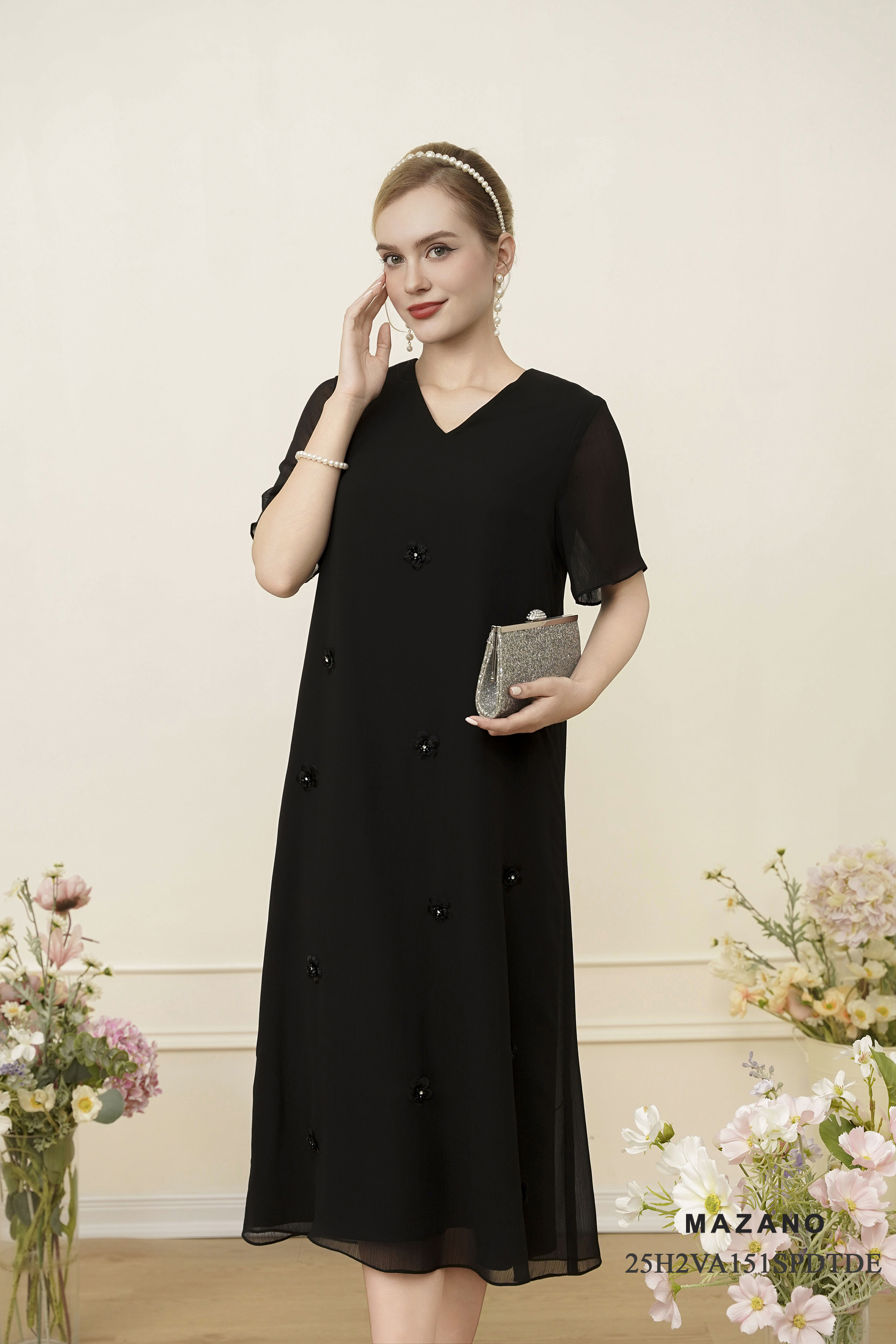 Váy Đầm suông A Vải voan  mỏng Đính trang trí bố cục trên thân Cổ  V Tay ngắn Dài váy qua bắp