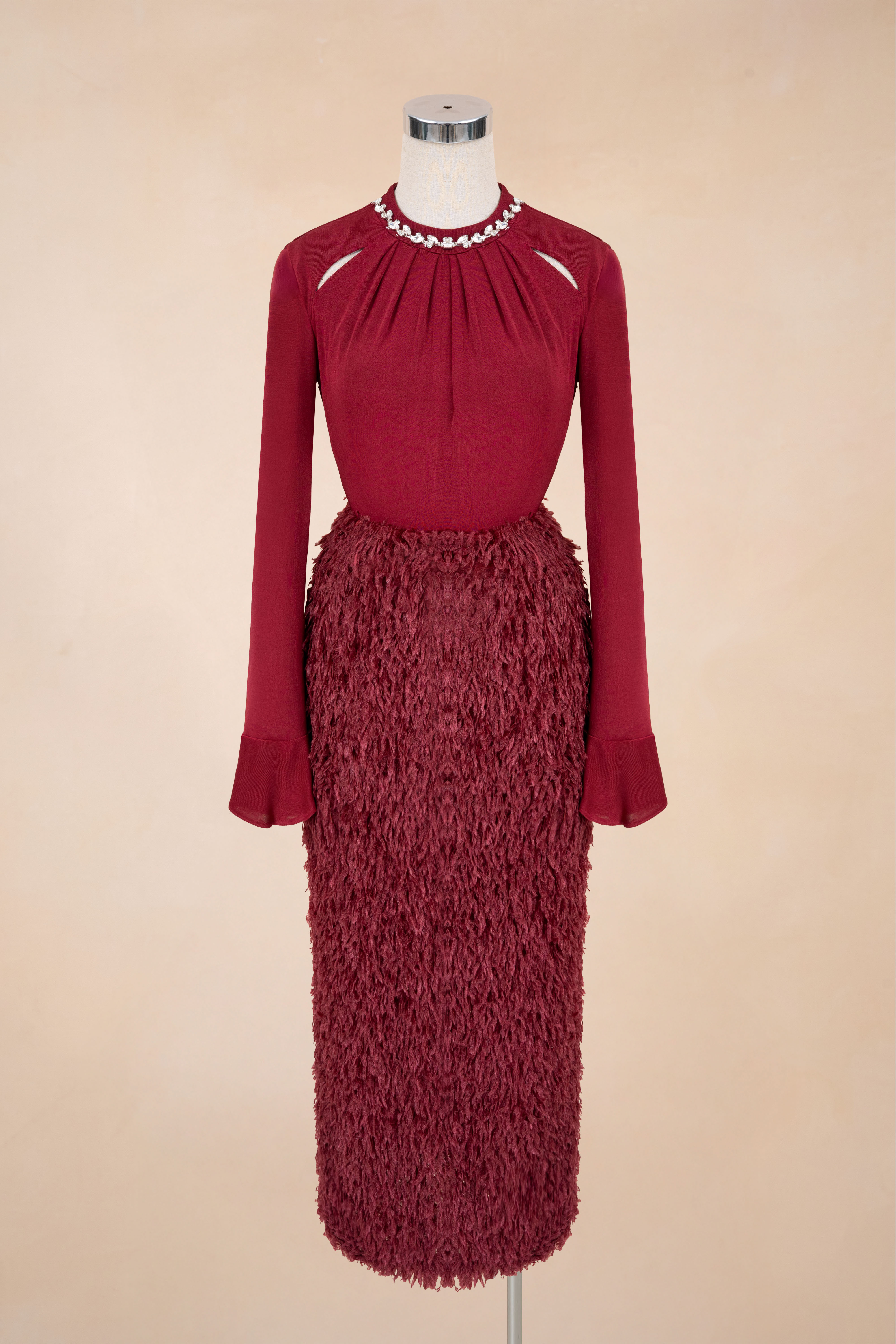 Đầm Bút Chì Lông Vũ Cổ Cườm