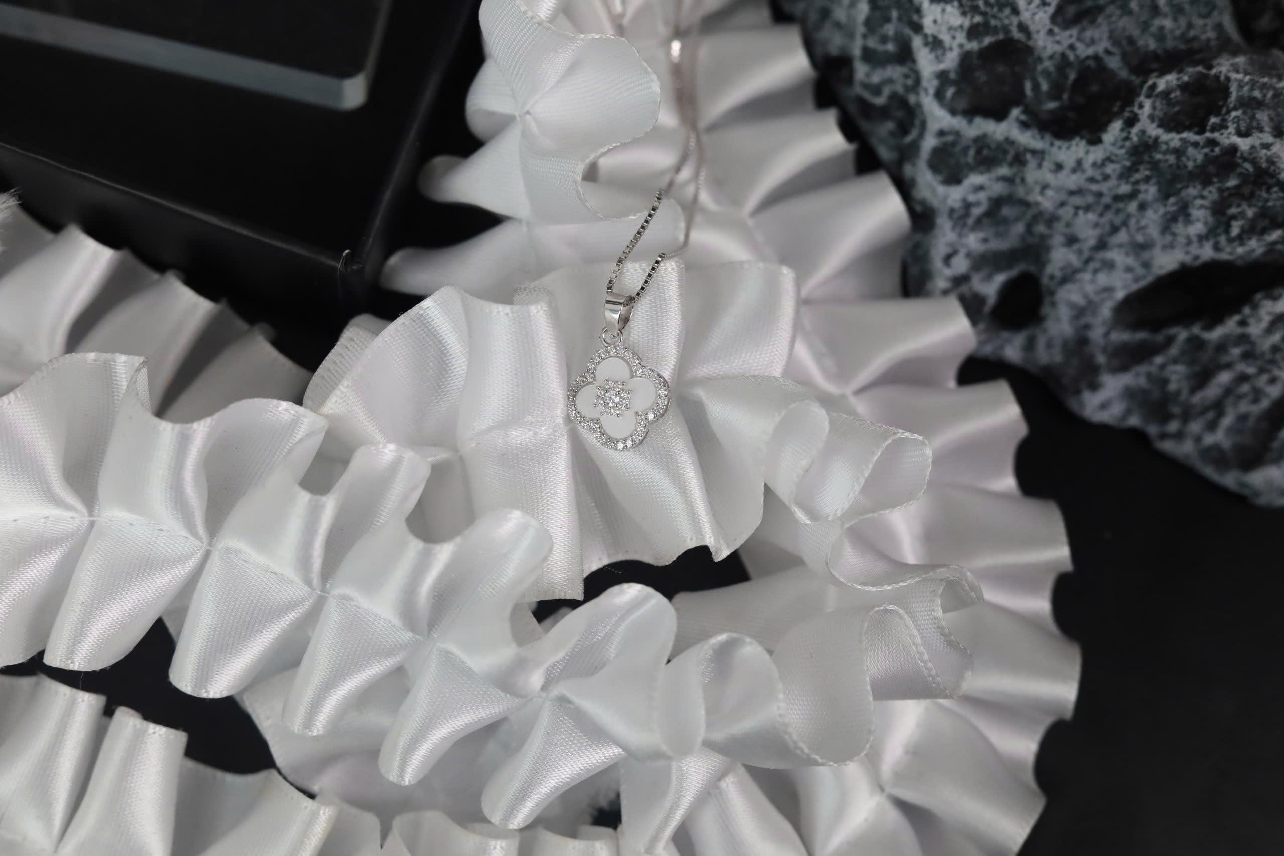 Vòng cổ bạc 4 lá xà cừ trắng xi bạch kim_thumbnail_2