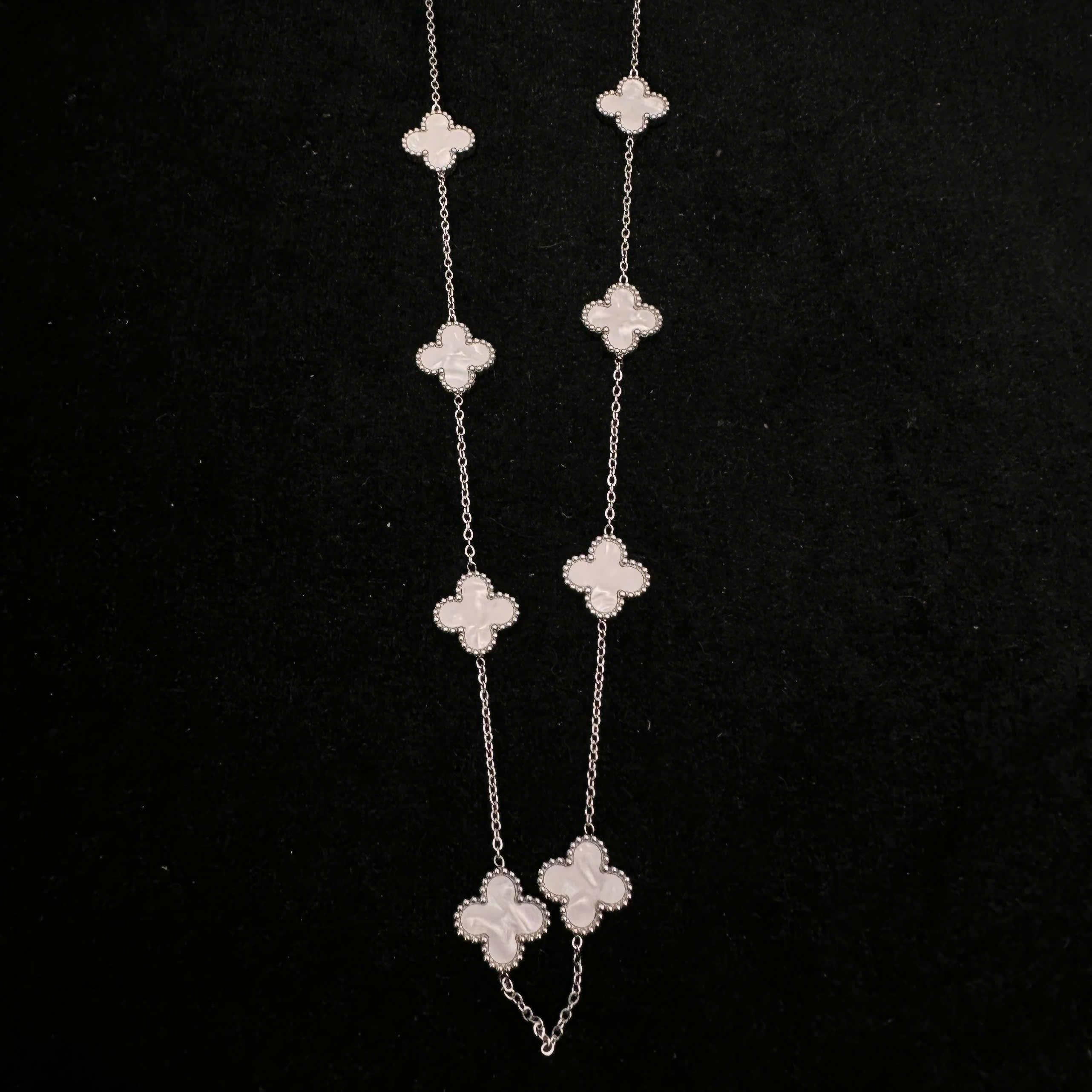 vòng cổ van cleef nhiều charm trắng viền bi bạc nhỏ_thumbnail_1