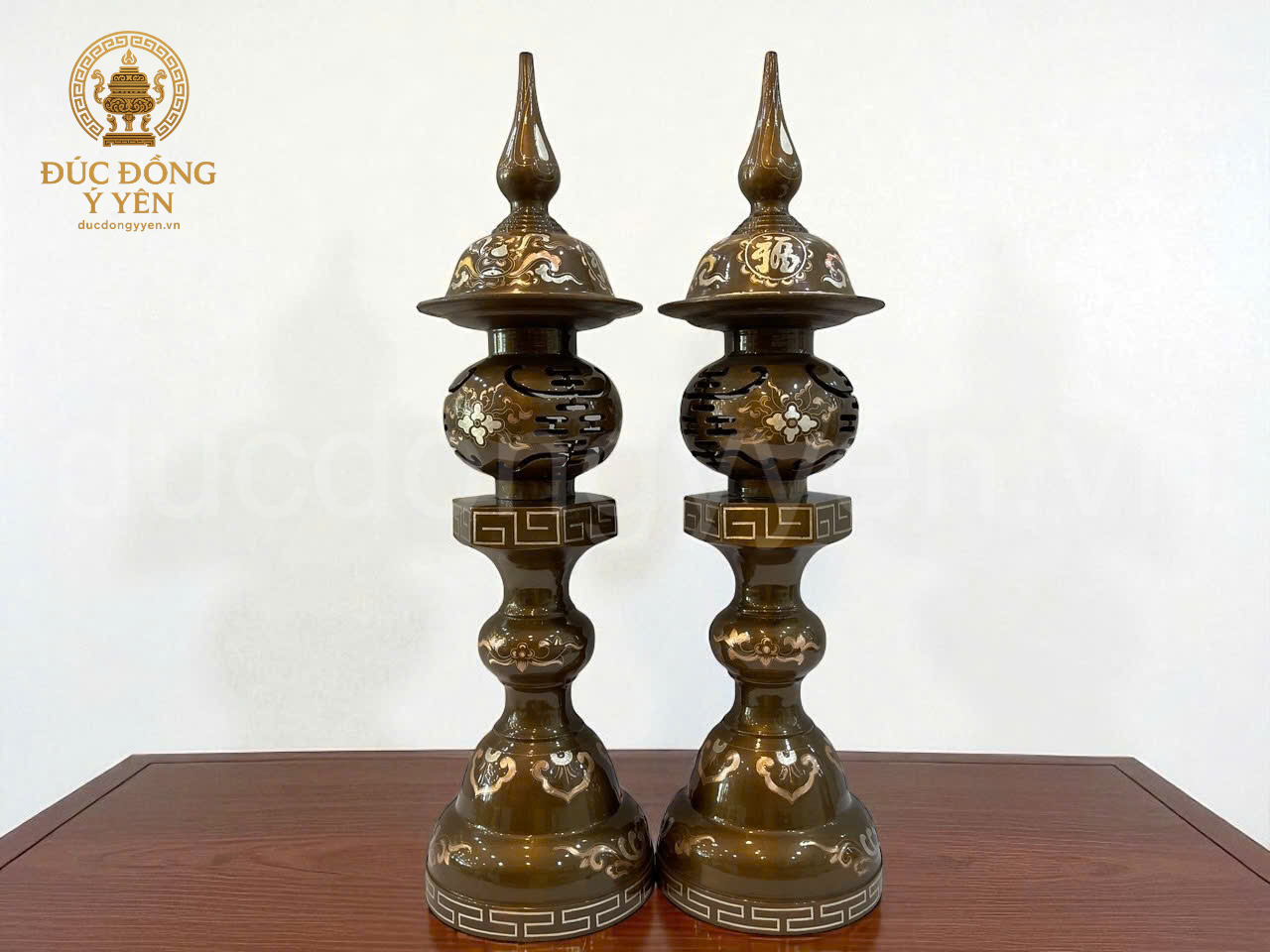 Đôi đen thờ khảm tam khí bay trên ban thờ 