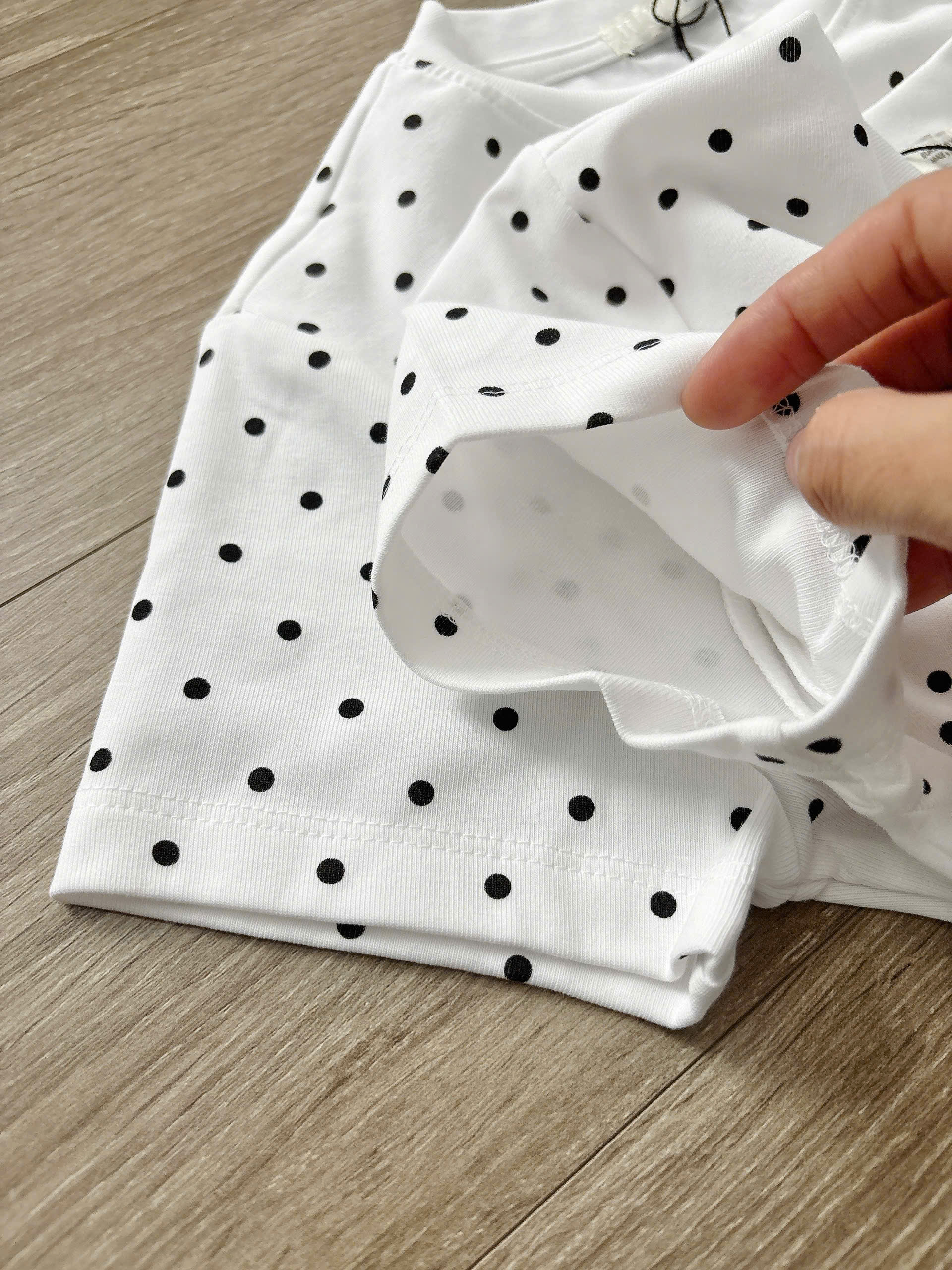 H111 ÁO THUN TRẮNG CHẤM BI_thumbnail_11