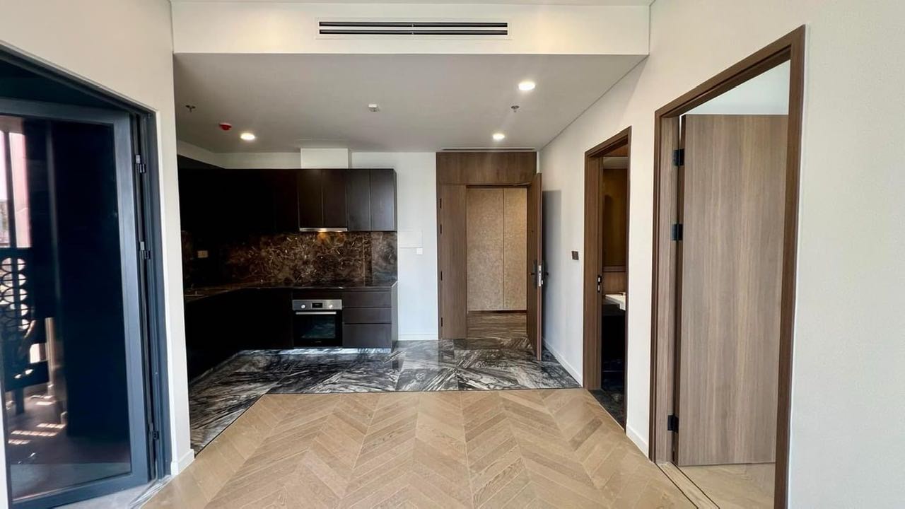 Bán căn hộ 1PN tầng cao, view City (nội thất cơ bản, nhà mới 100%)