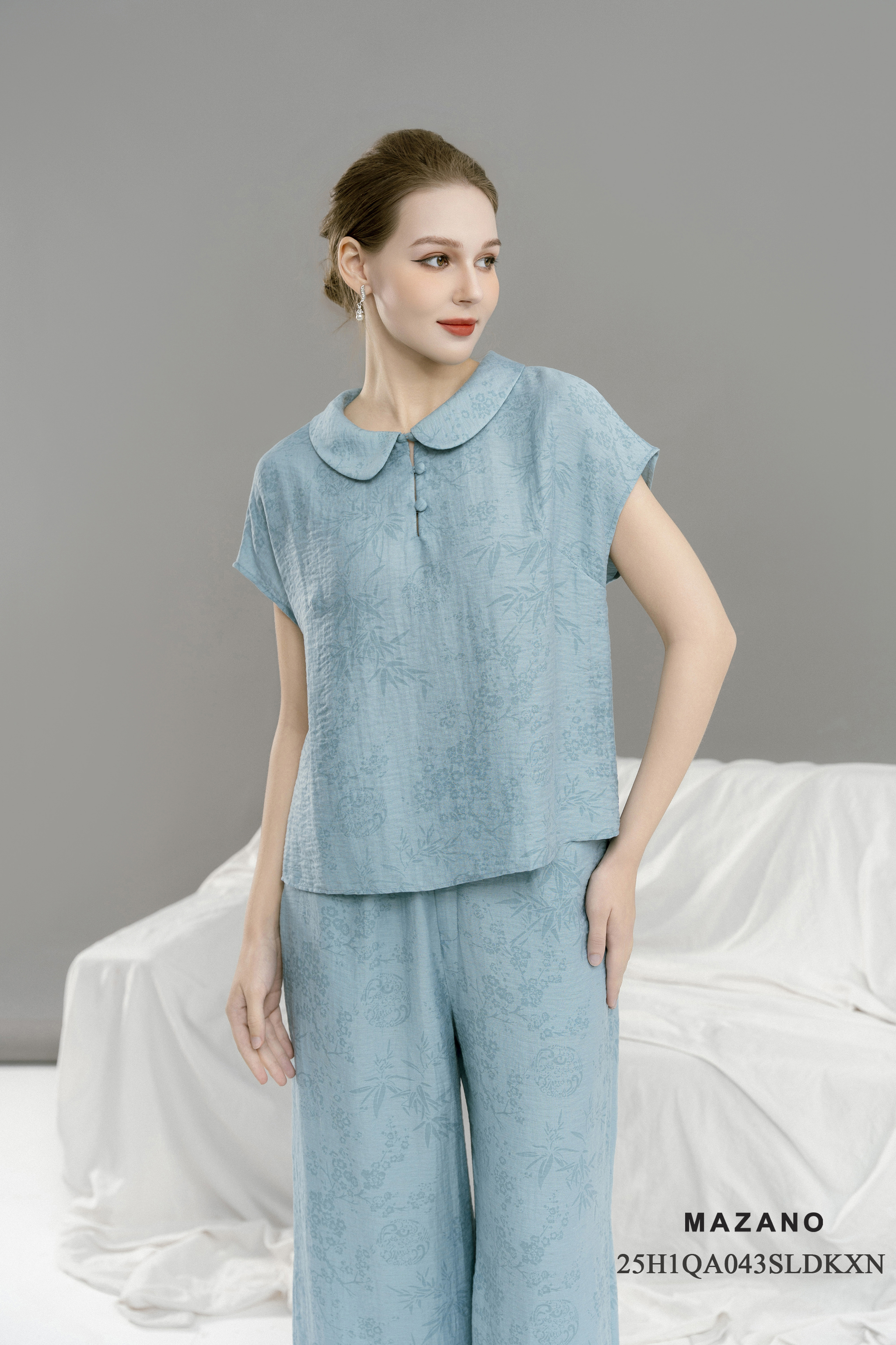 Bộ Quần và Áo suông Vải linen lụa Họa tiết Hoa chìm Xanh ngọc  Cổ có lá Tay ngăn Dài quần tới mắt cá chân_thumbnail_2