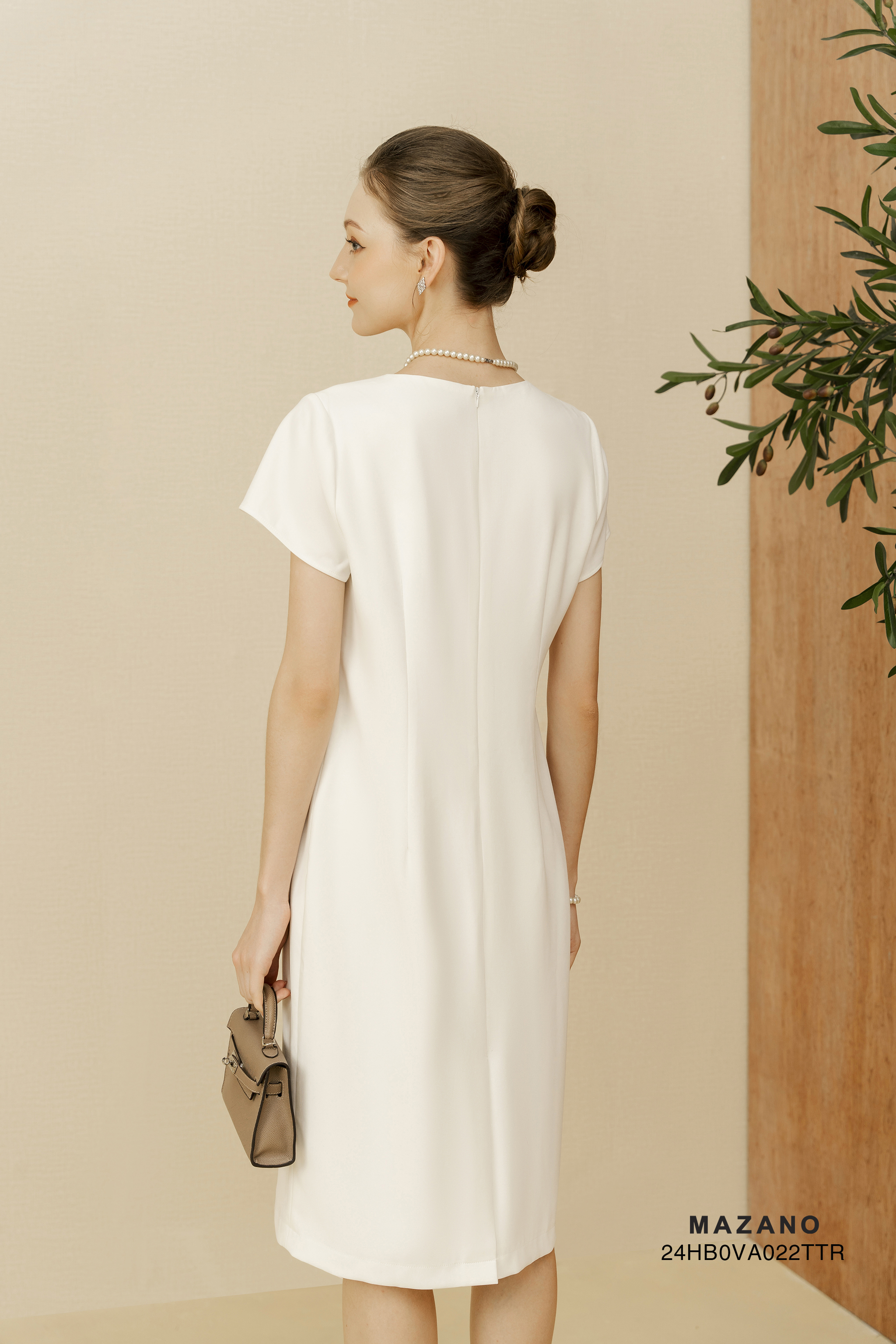 Đầm trắng suông thêu họa tiết cẩm tú cầu_thumbnail_4