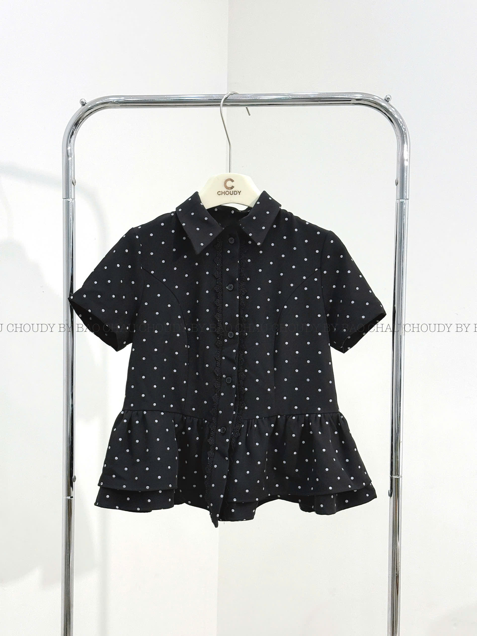 U751 ÁO KIỂU CHẤM BI ĐEN_thumbnail_1