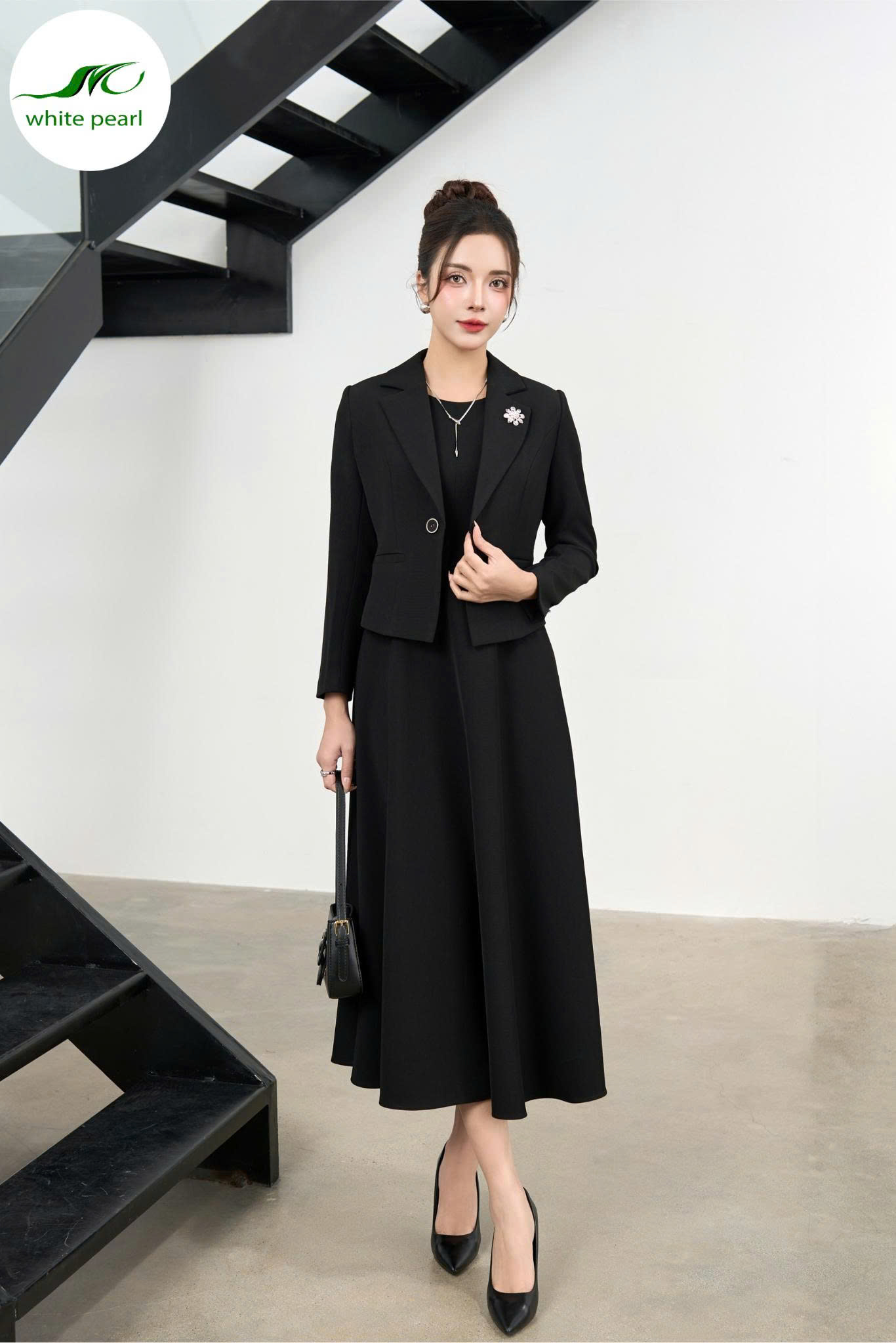 Áo vest lửng cổ K tay dài / Dầm xoè sát nách Thời Trang Công Sở White Pearl