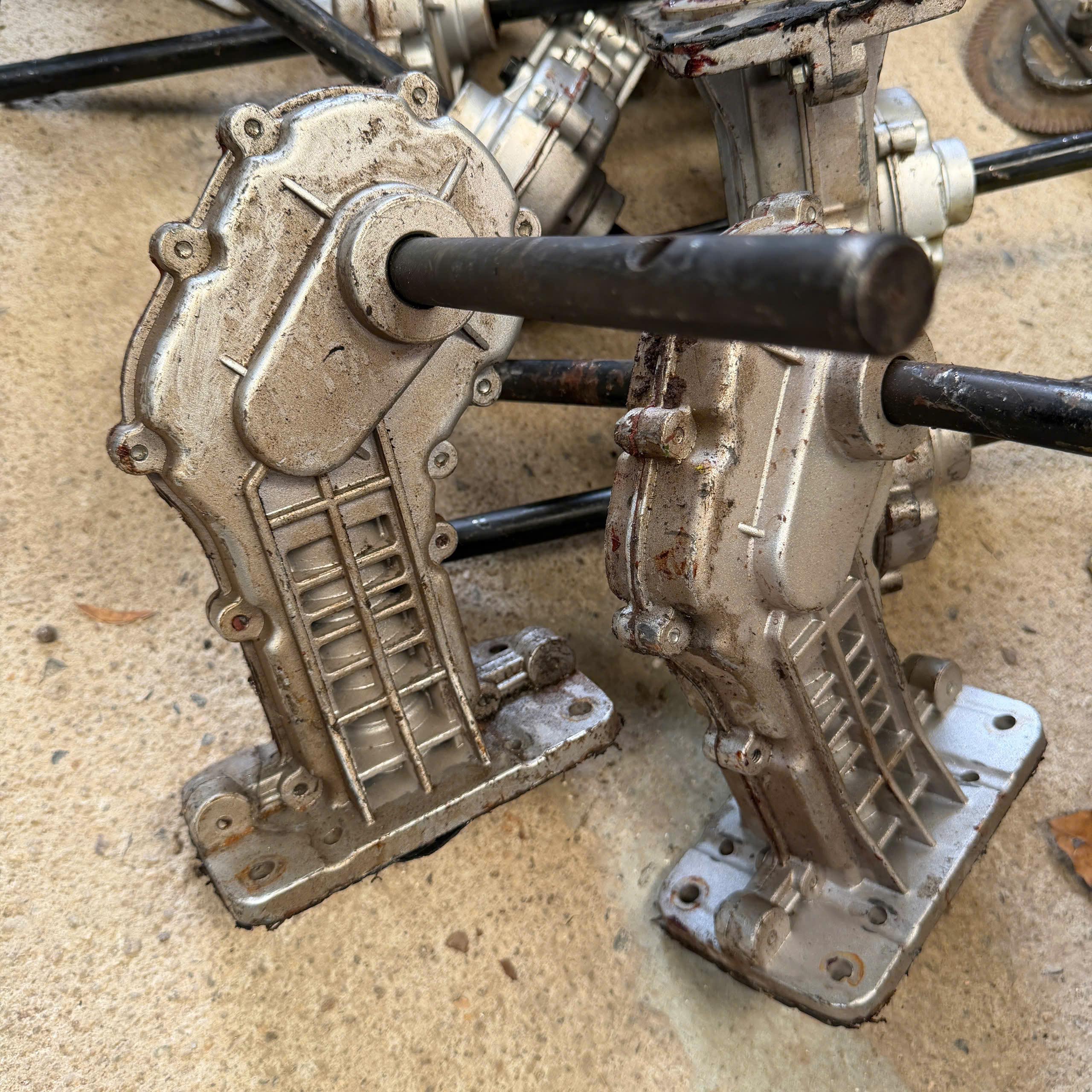 Bộ hộ số giảm tốc đổi góc nhông kim loại máy xới đất nống nghiệp_thumbnail_6