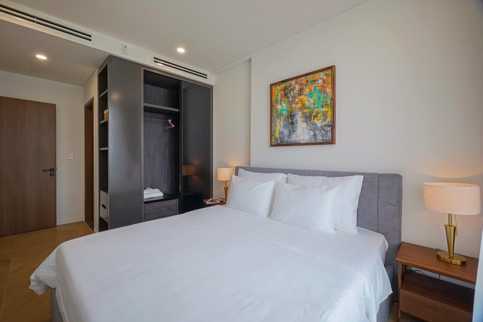 Liên hệ ngay - Chính chủ bán list căn 2PN Lumiere Riverside, nội thất nhập khẩu cao cấp, giá cực rẻ_thumbnail_2