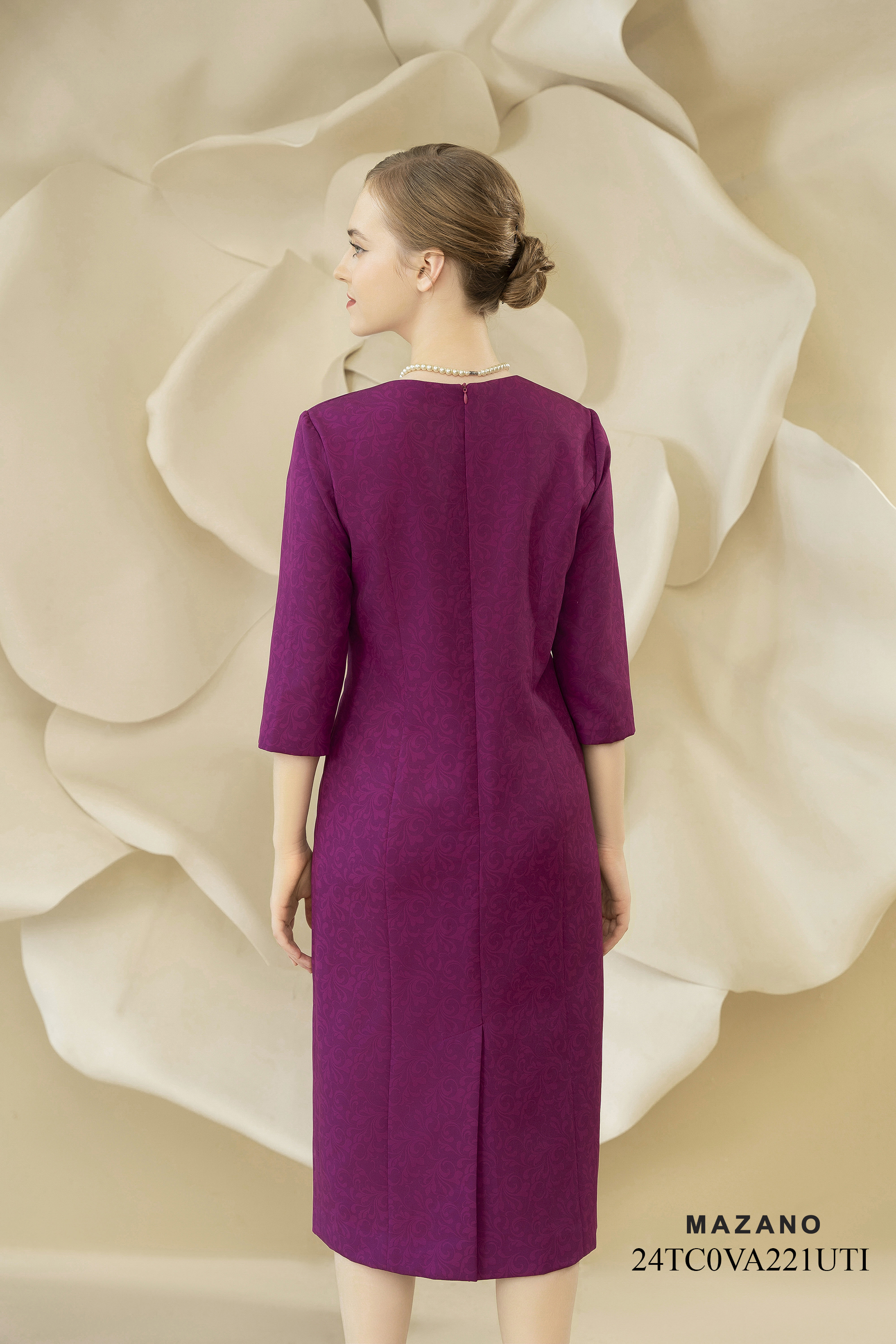 Váy Đầm Suông Vải thô chun Hoạ tiết hoa văn chìm Đính hoa thủ công Cổ tròn Tay lỡ Dài qua gối_thumbnail_4