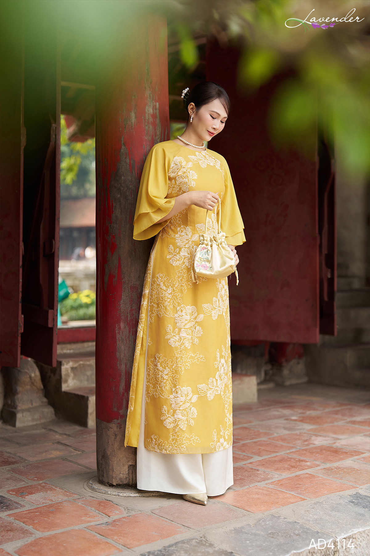 Áo dài tơ thêu màu vàng AD4114_thumbnail_4