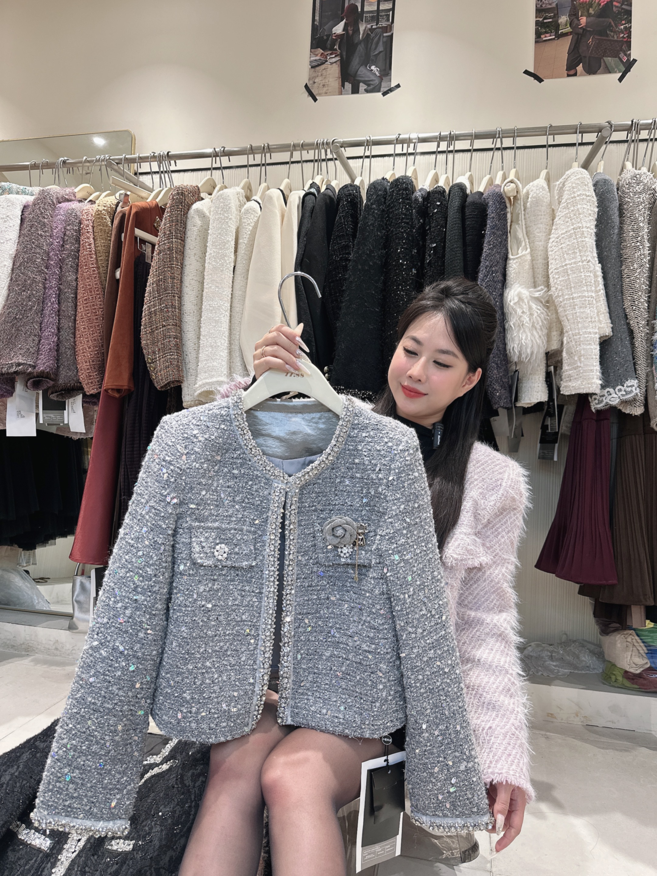 Áo dạ Ghi hoa viền đá - V12