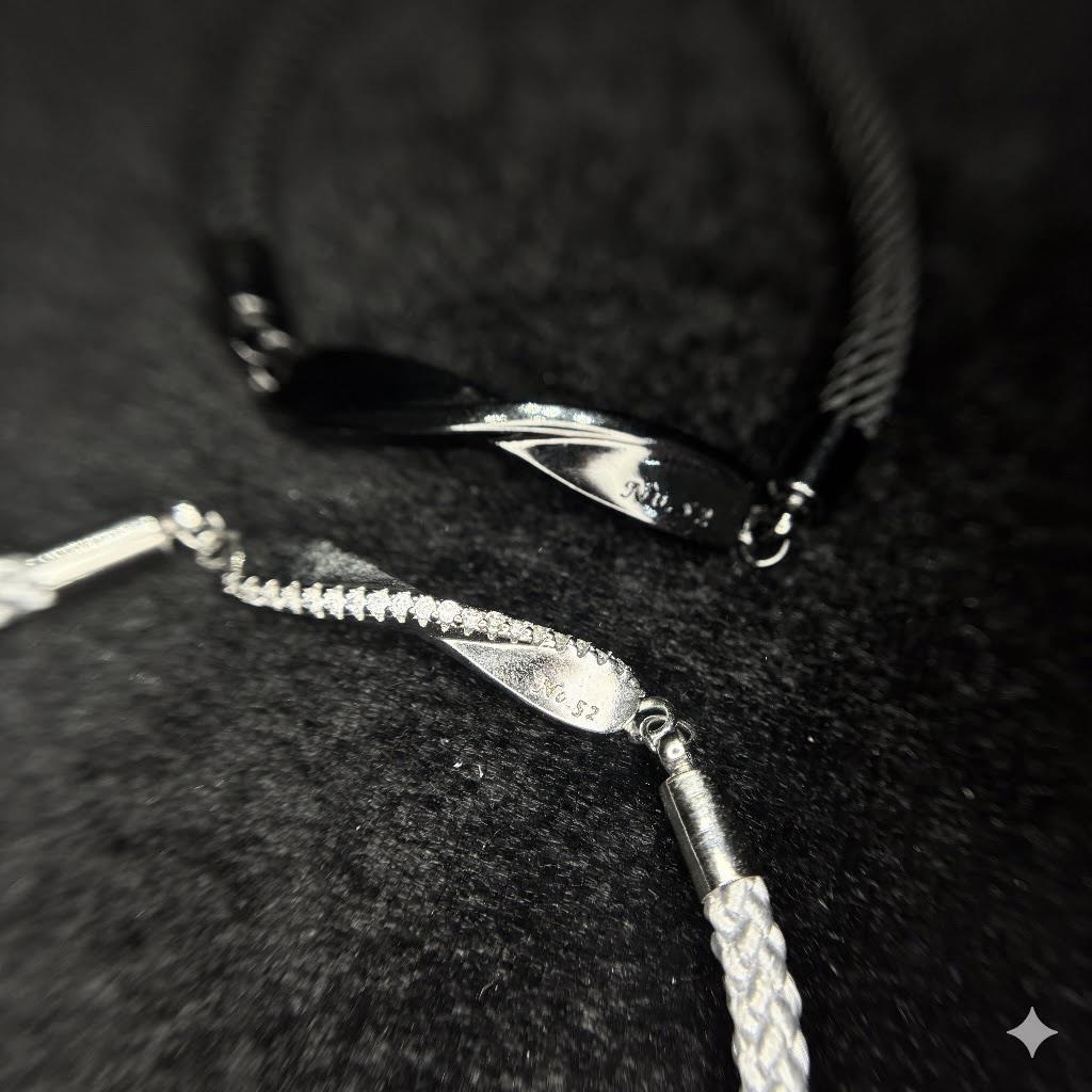 Vòng tay cặp charm đen trắng_thumbnail_1