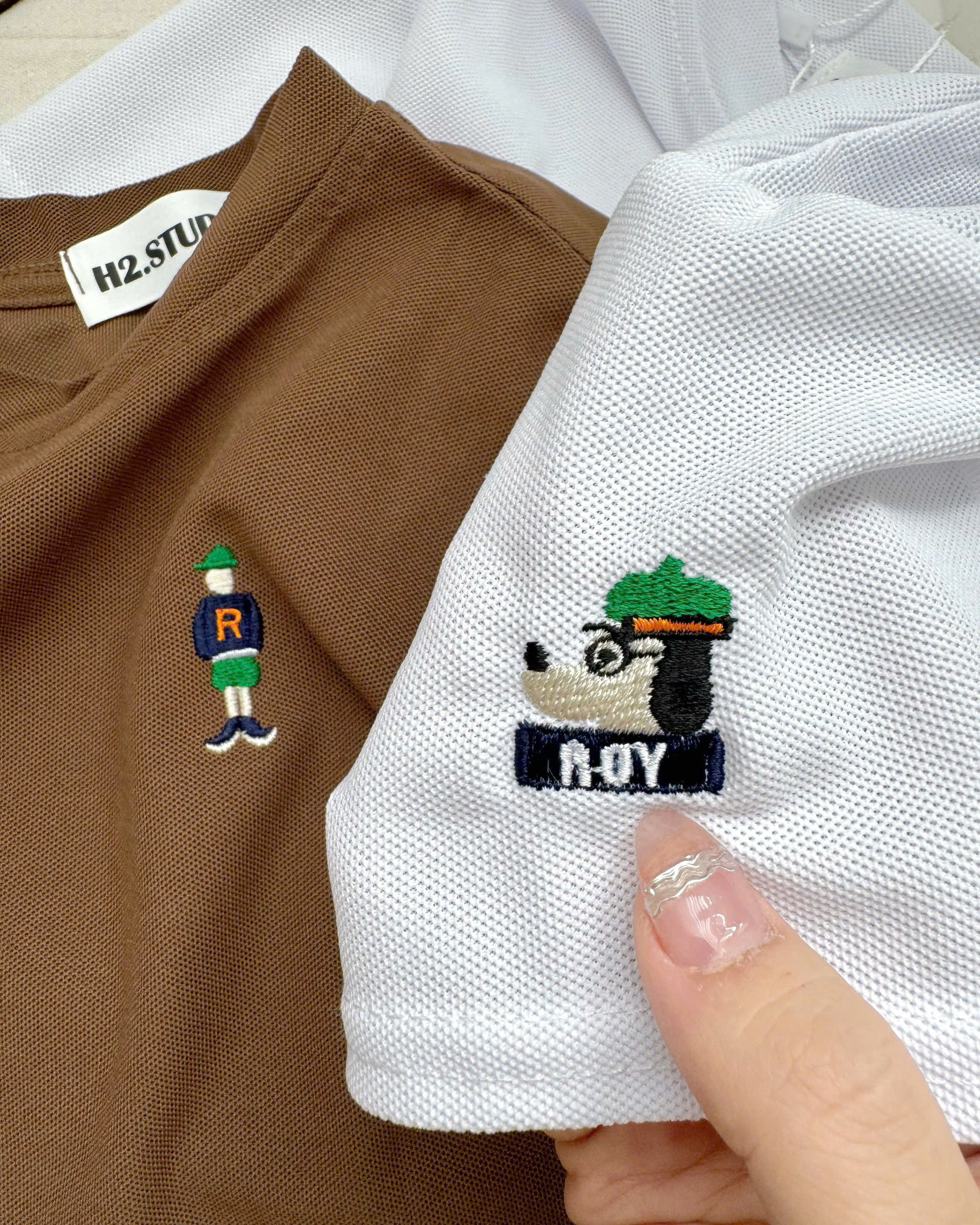 C45 SET 2 ÁO TRẮNG VÀ NÂU H2 STUDIO - A106.211