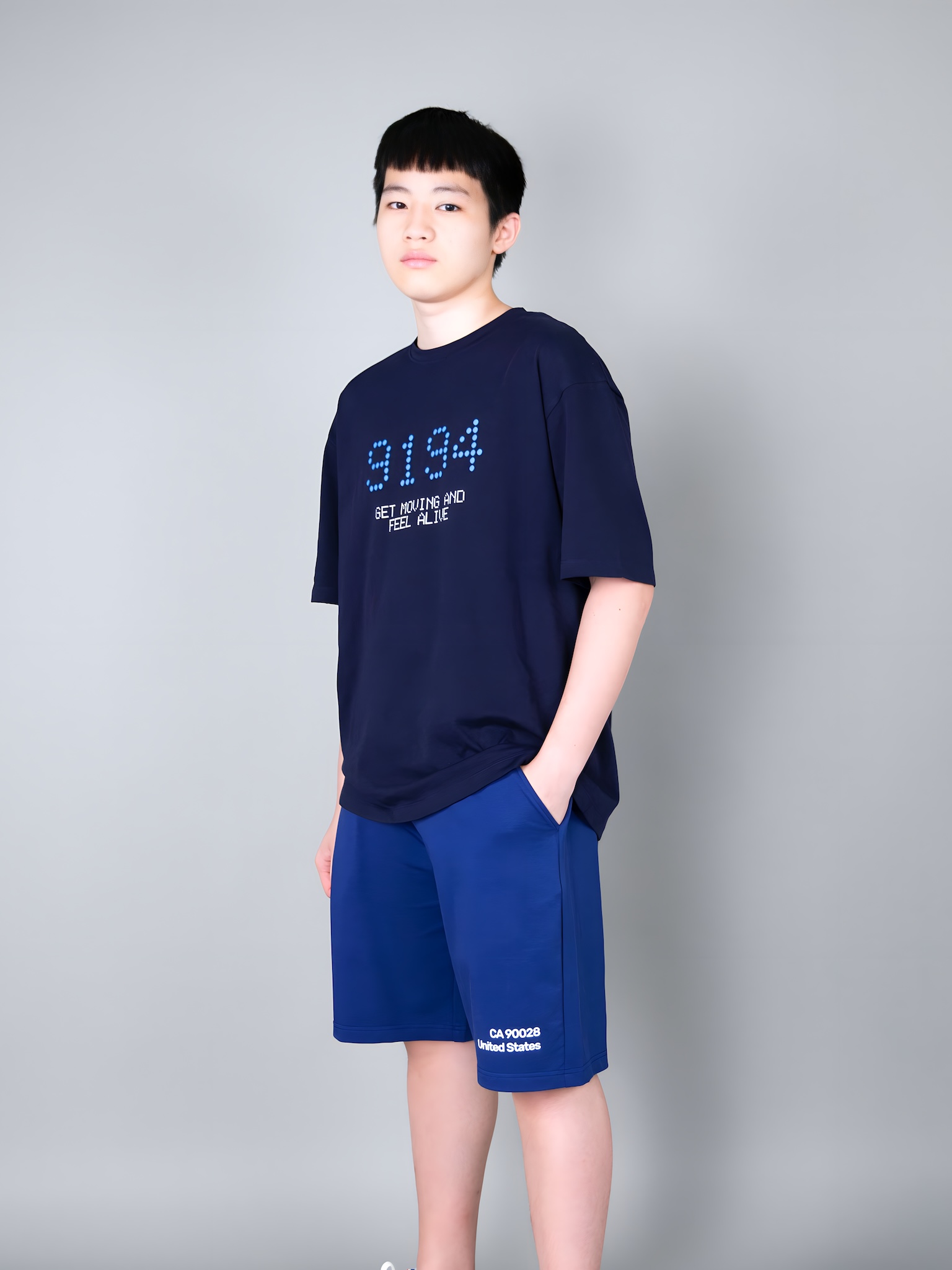 Quần short bé trai màu coban in chữ trắng_thumbnail_4