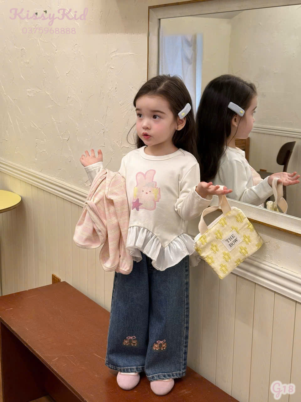 (G18) Áo thun mỏng viền bèo màu kem họa tiết còn thỏ Minimoon_thumbnail_0