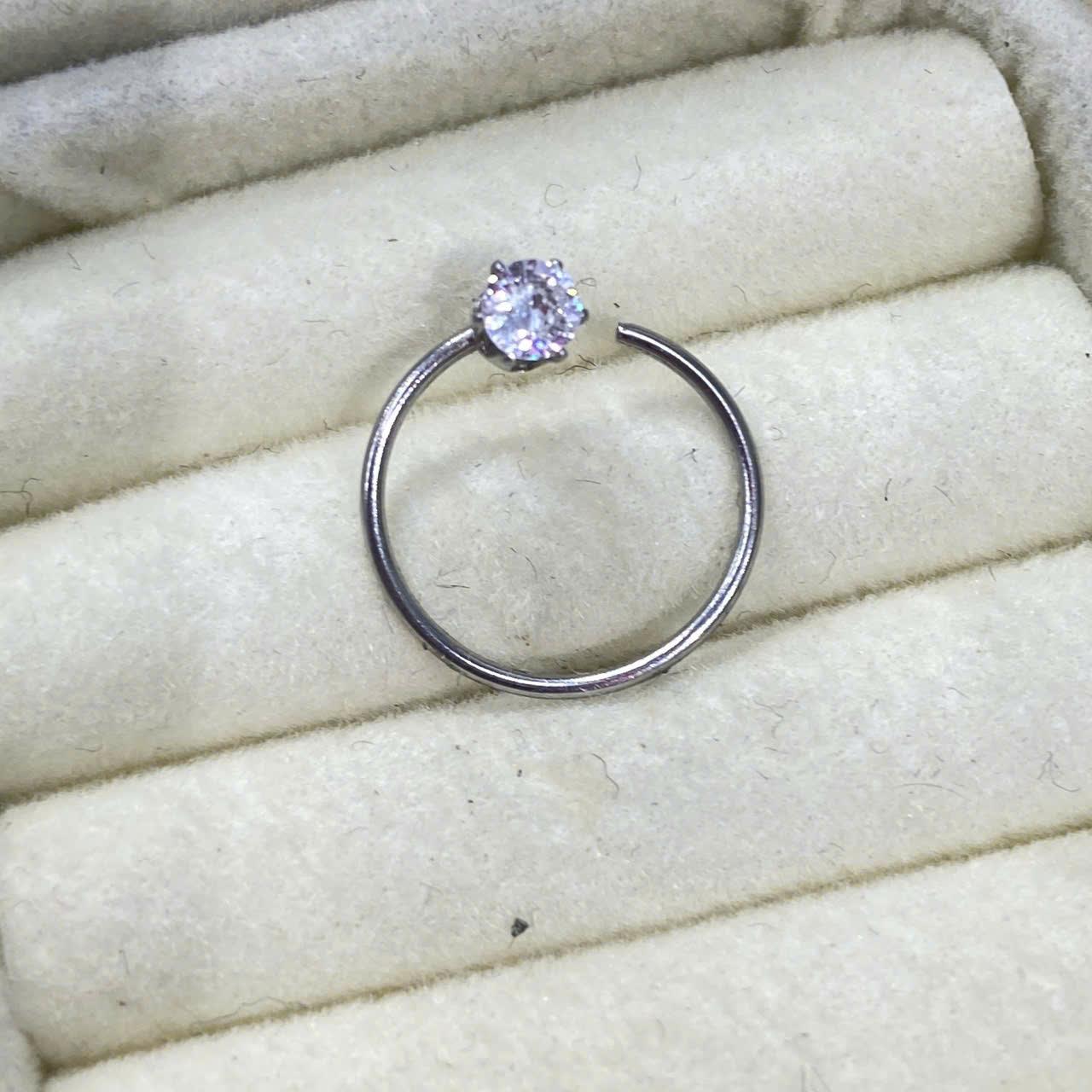 Vòng bẻ kim cương trắng size 10.