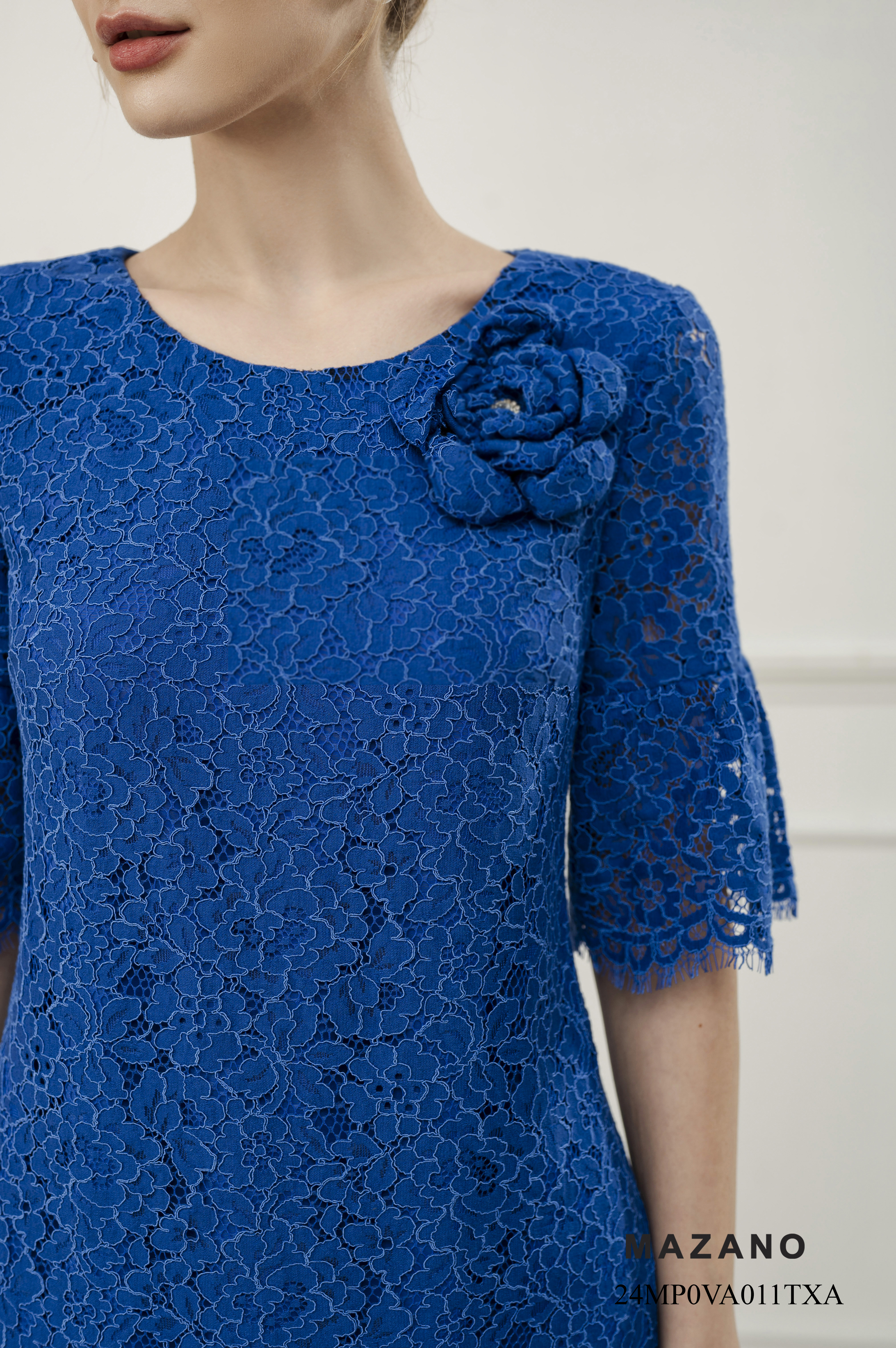 Đầm xanh dương ren suông vừa_thumbnail_2