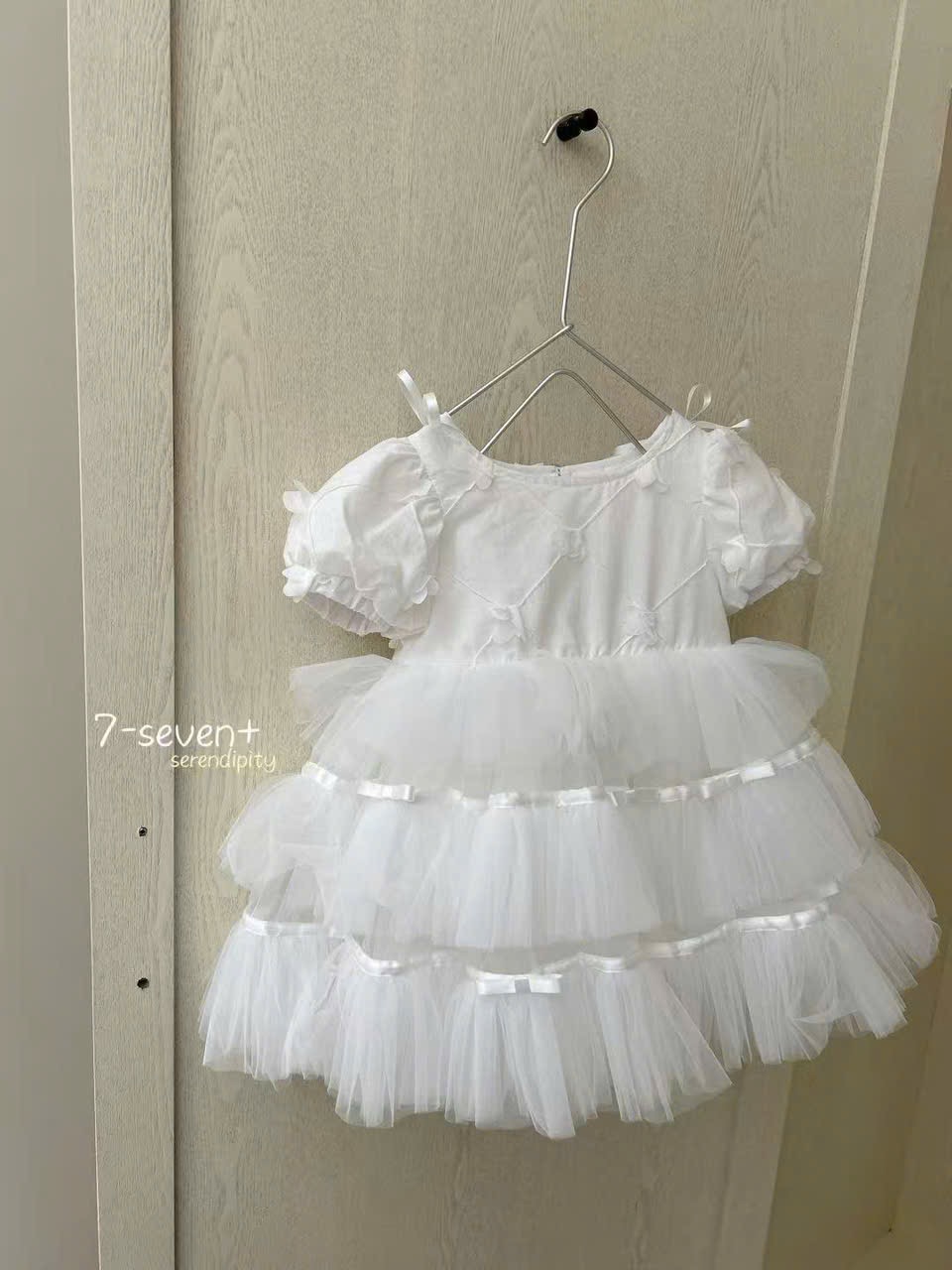 (H109) váy thô trắng tay bồng mix voan tầng hãng Seven