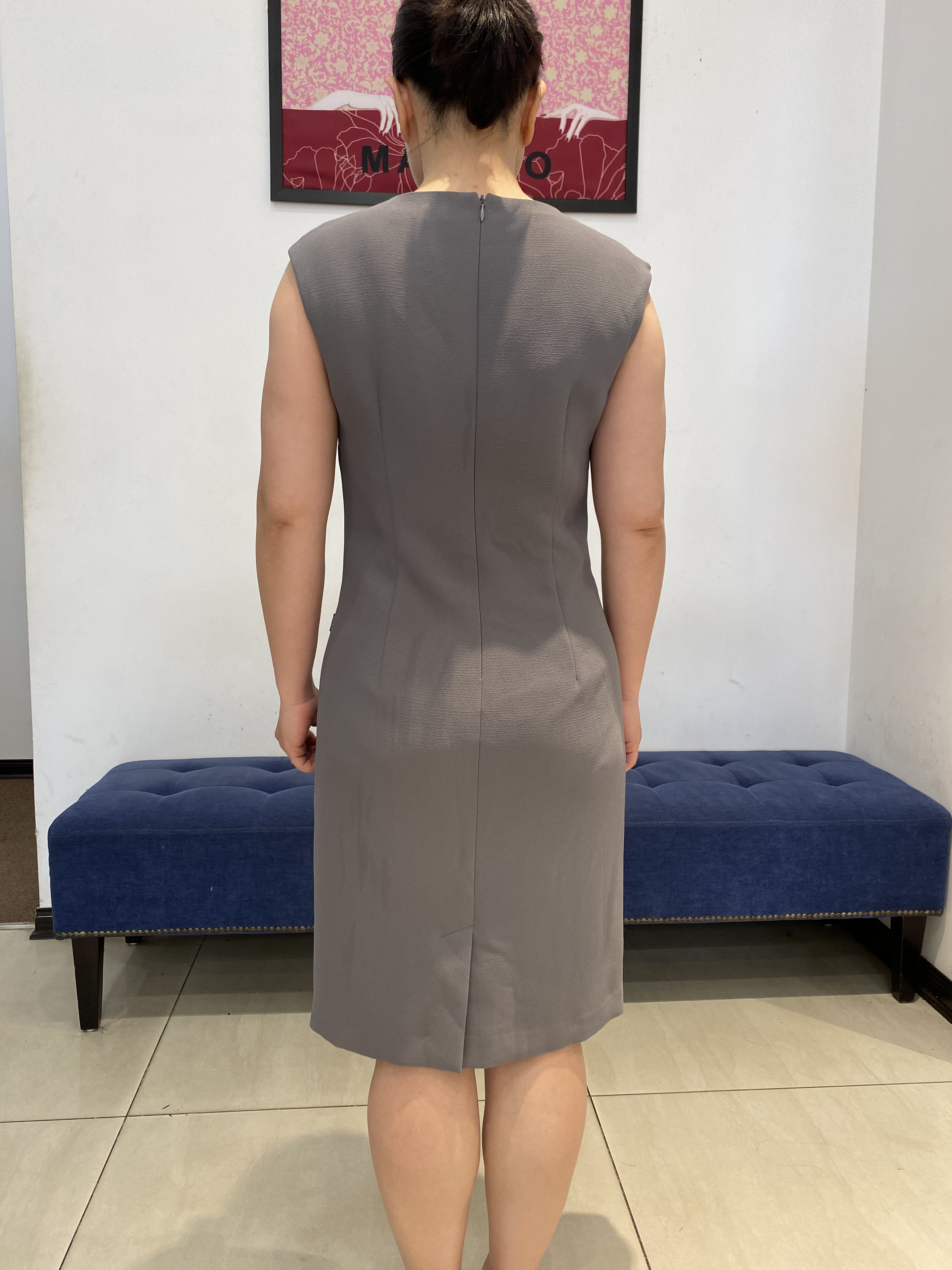 Váy xám sát tay thêu hoa đá_thumbnail_4