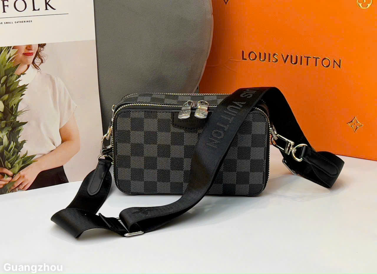 Túi đeo chéo dáng hộp chữ nhật LV caro đen