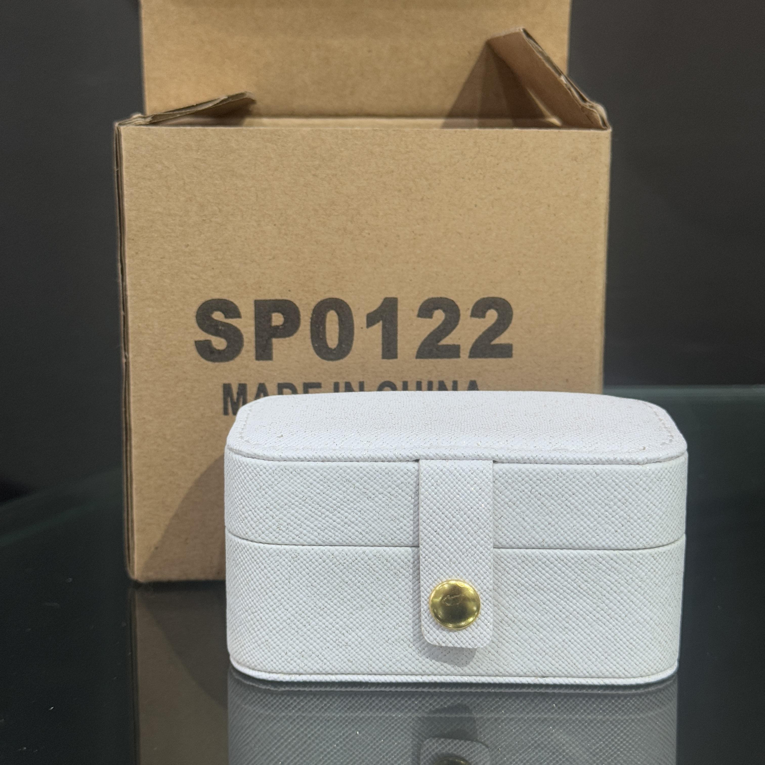 hộp đựng xịn da trắng kim tuyến.