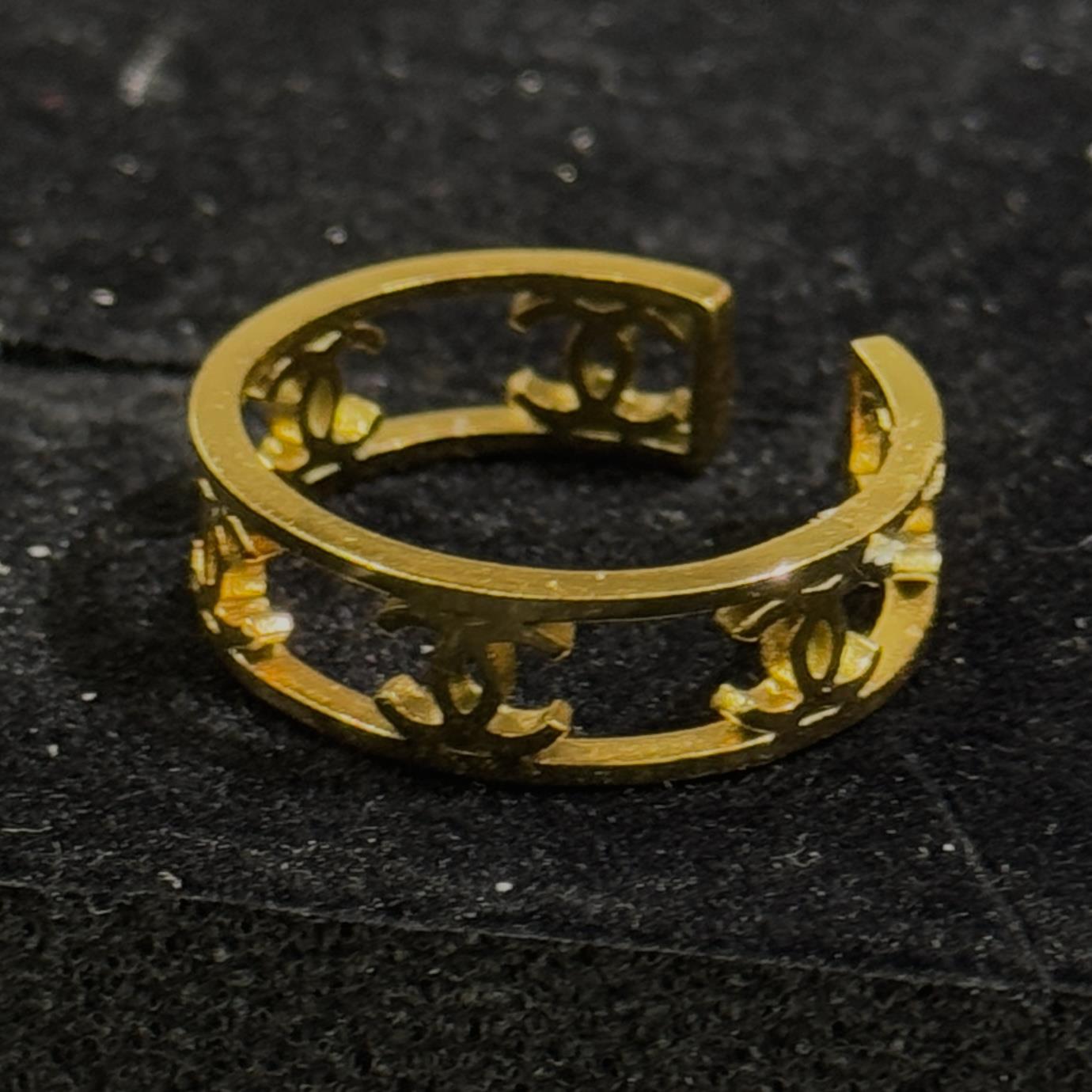 nhẫn kiểu titan vàng Chanel rỗng trơn freesize_thumbnail_1