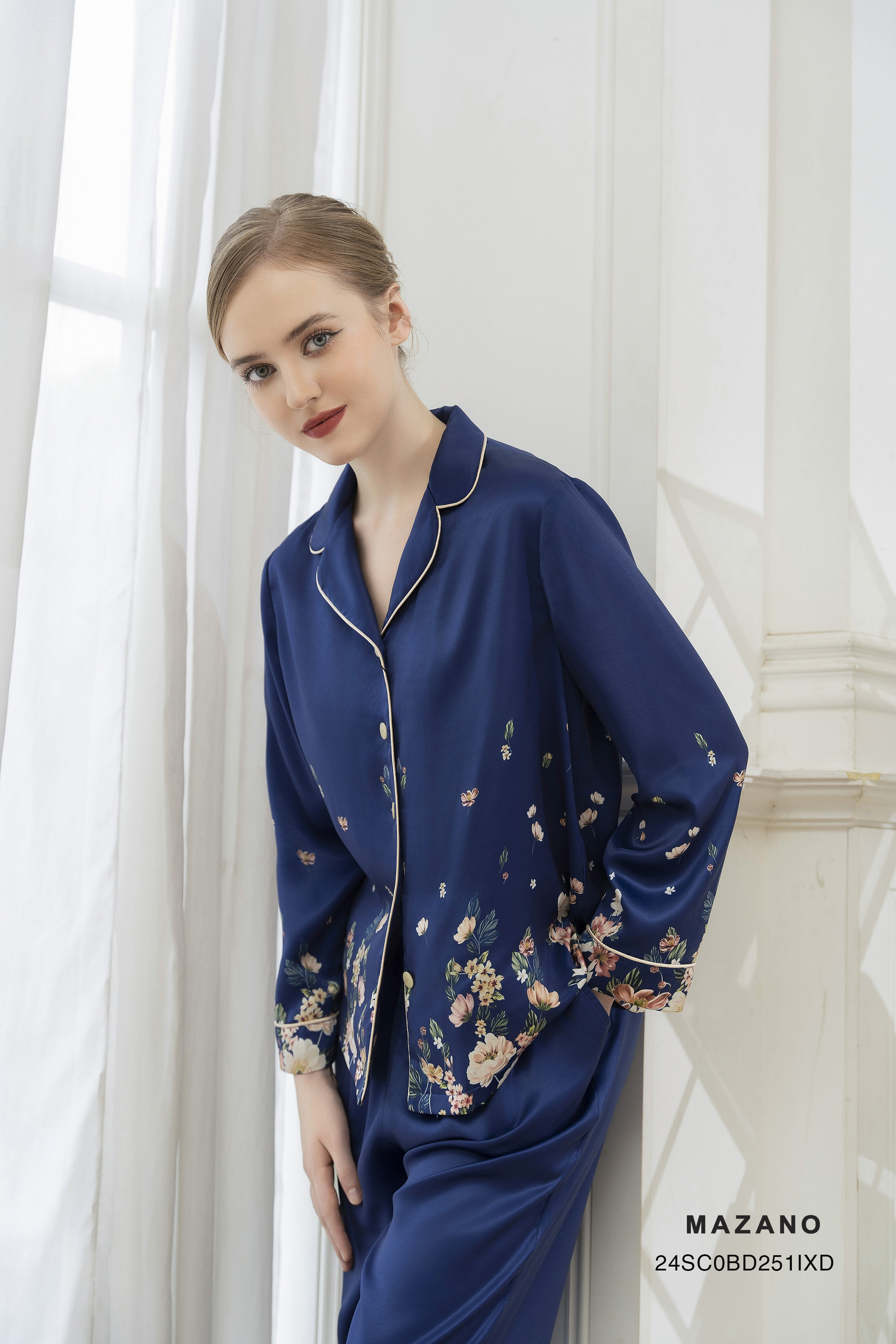 Bộ mặc nhà suông Vải lụa   Họa tiết in hoa bố cục  Cổ bẻ ve Tay dài Dài quần tới mắt cá chân_thumbnail_3