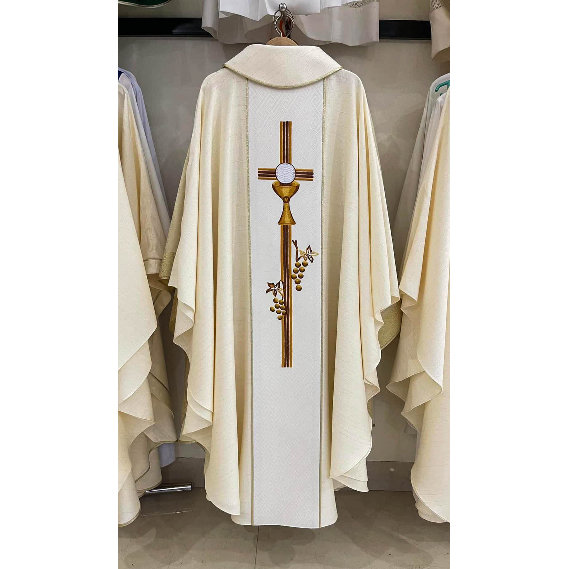 Áo lễ linh mục màu kem - Qùa tặng tân linh mục - Qùa tặng cha xứ