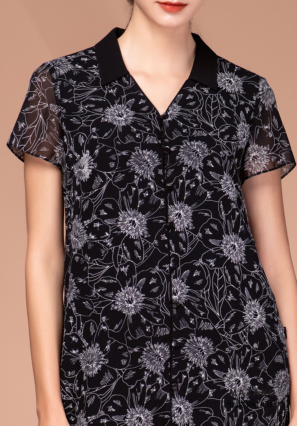 Đầm đen sơ mi phối họa tiết cổ tim_thumbnail_4