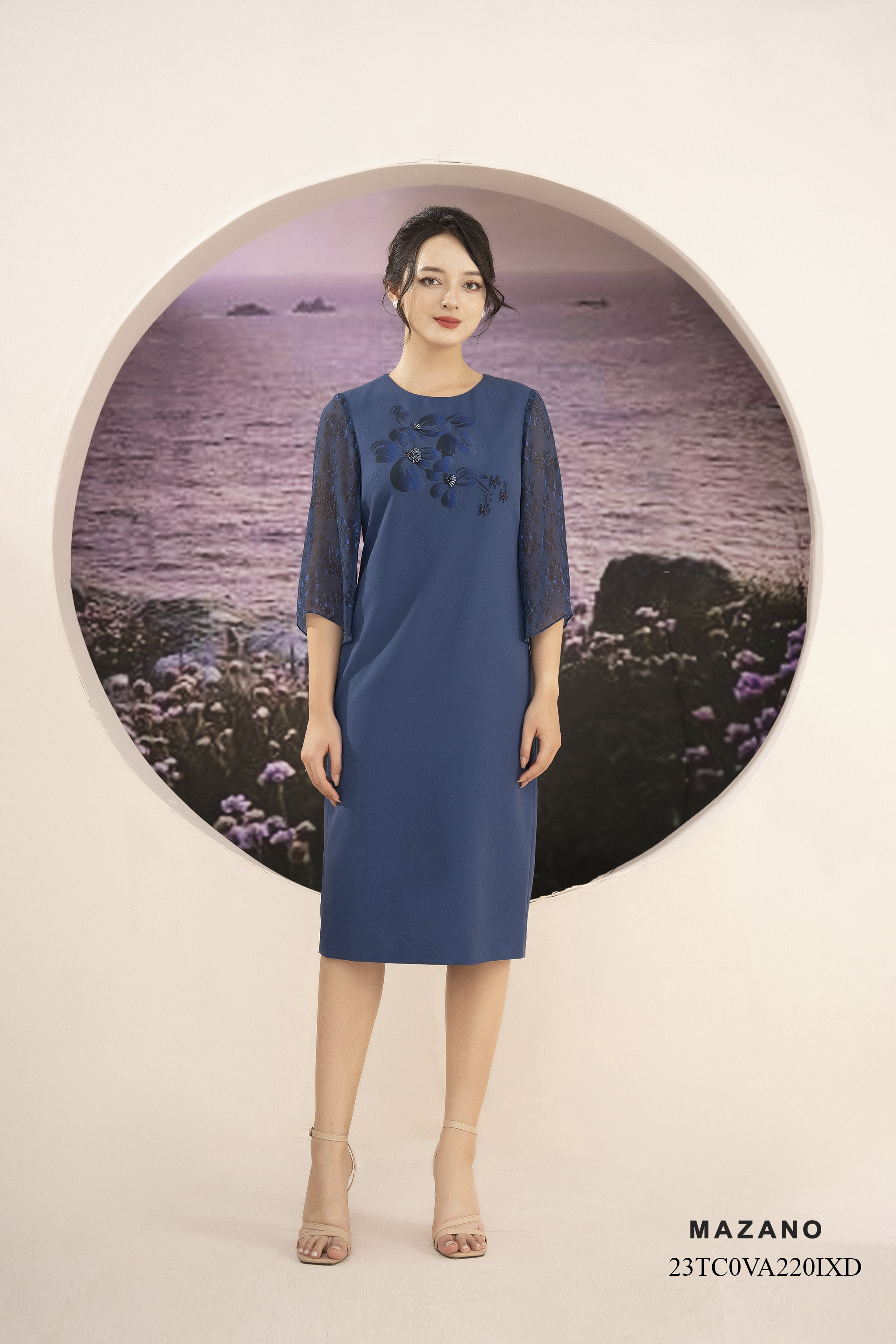 Đầm lụa xanh hoạ tiết hoa in trước ngực phối tay chiffon hoạ tiết