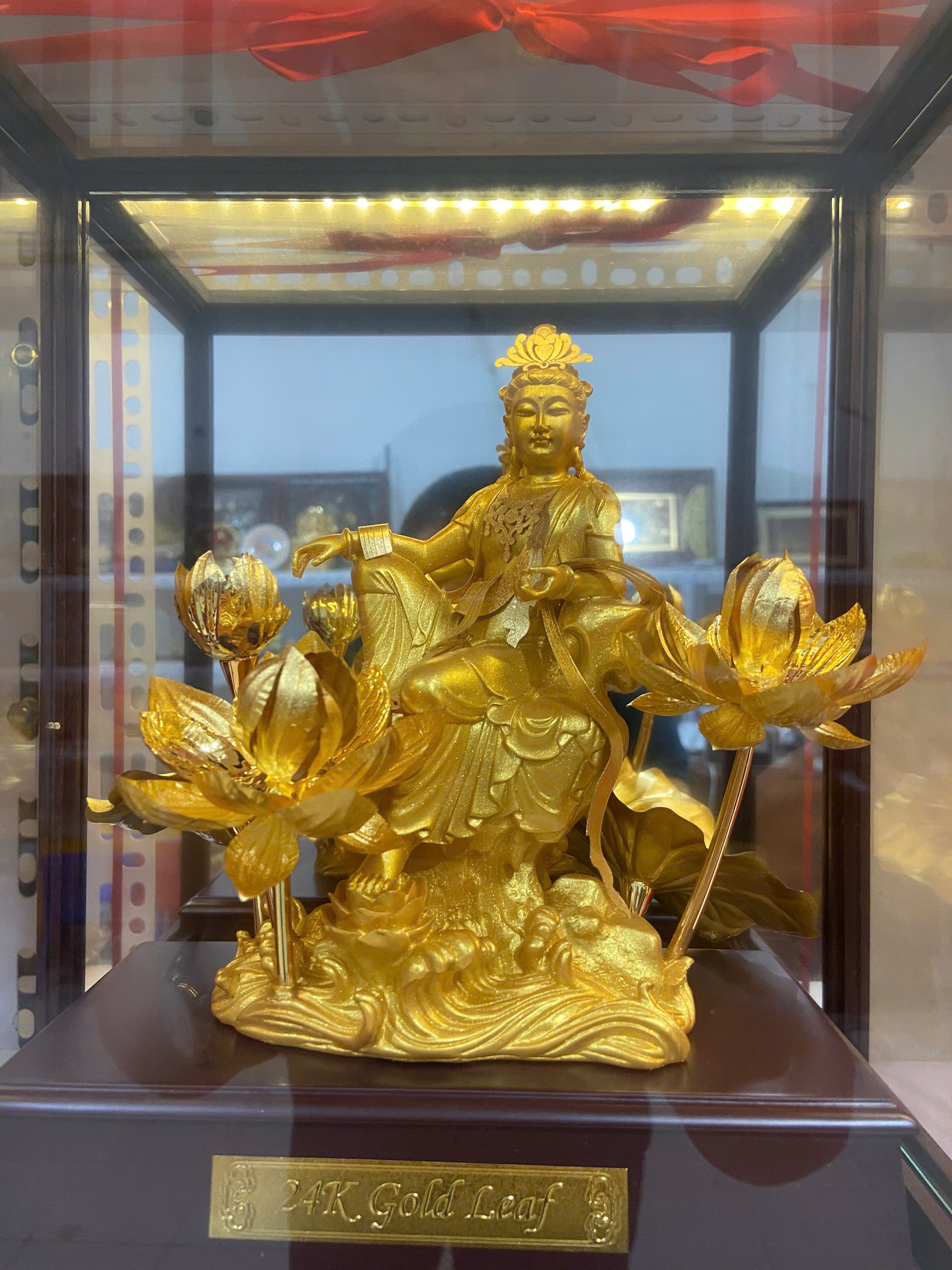 Tượng Phật bà Quan âm dát vàng 24K KT  25x15x30 cm.